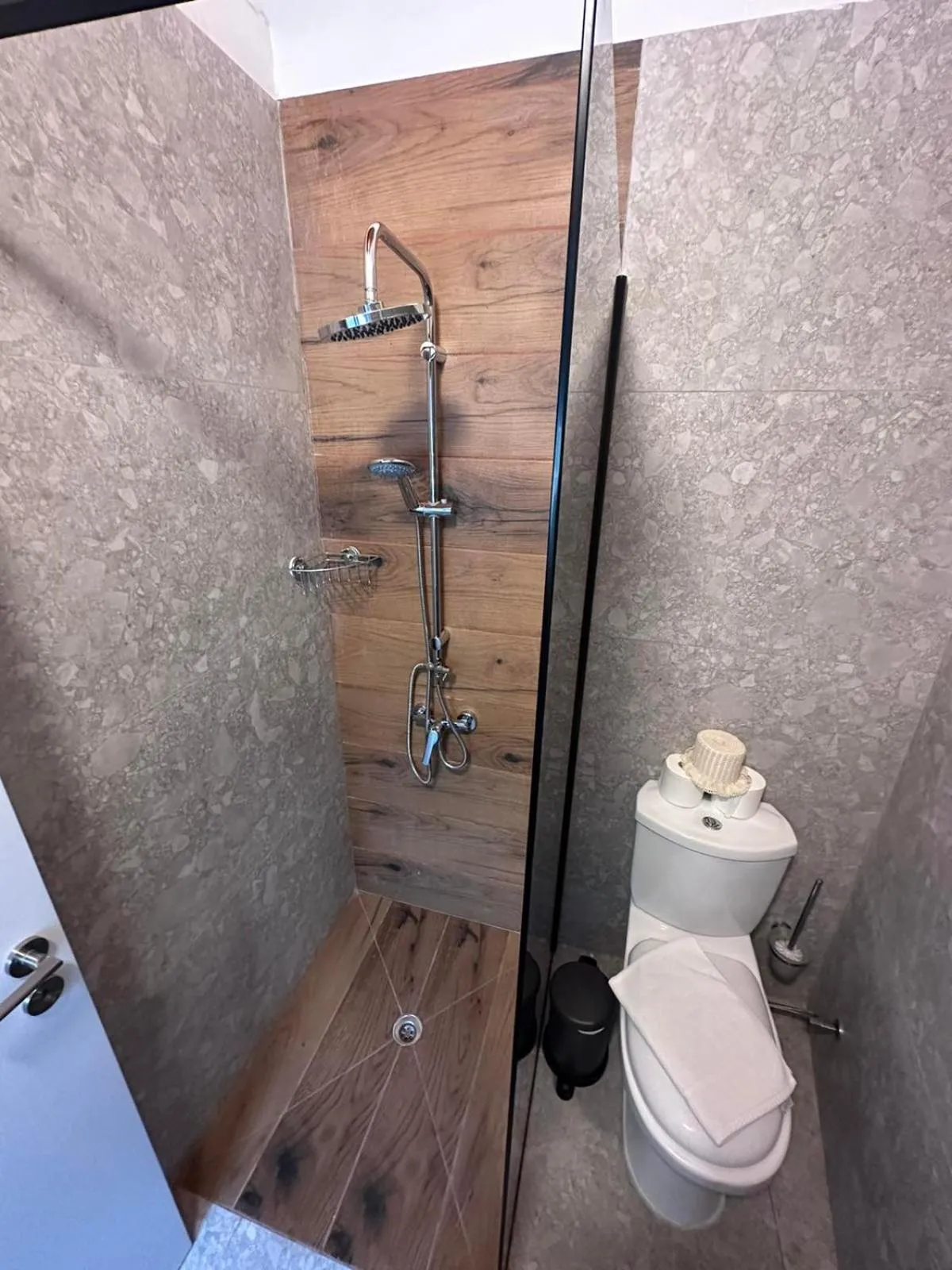 Shower in Kallithea INN