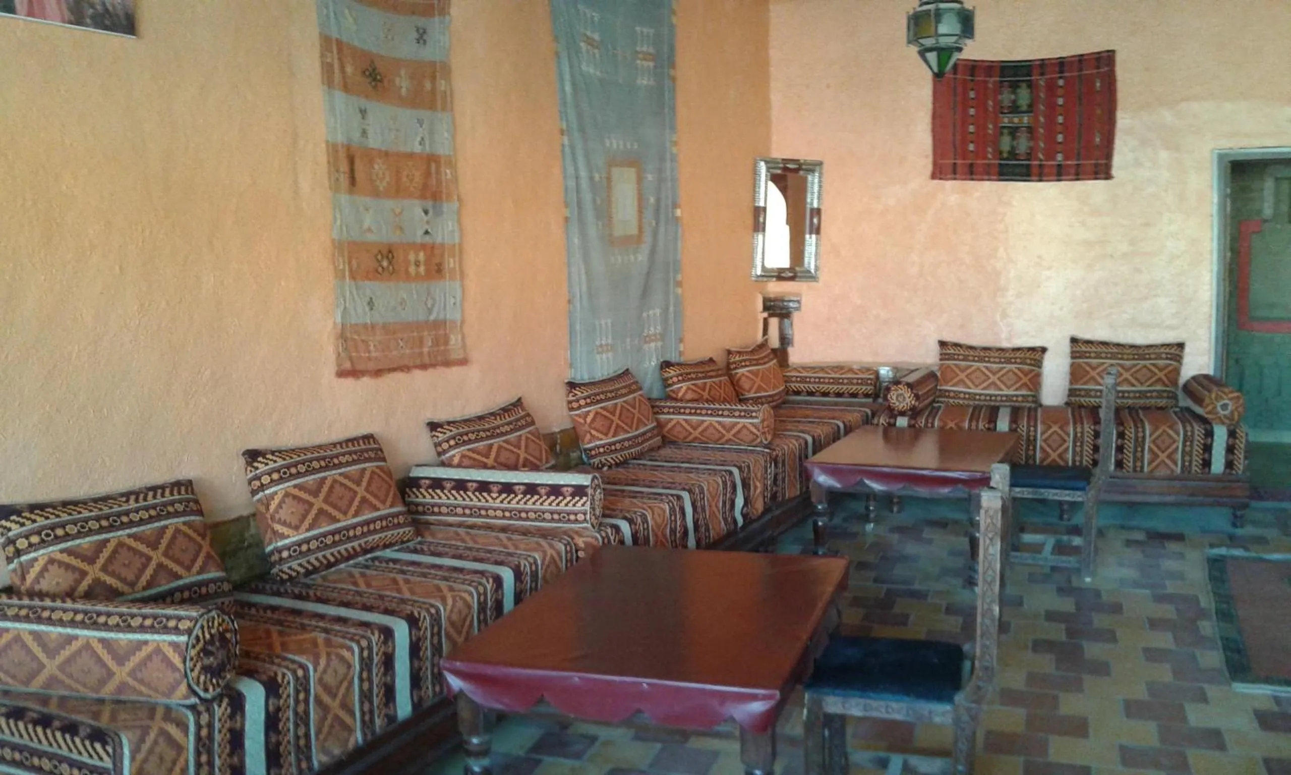 Restaurant/places to eat in Chez Belkacem