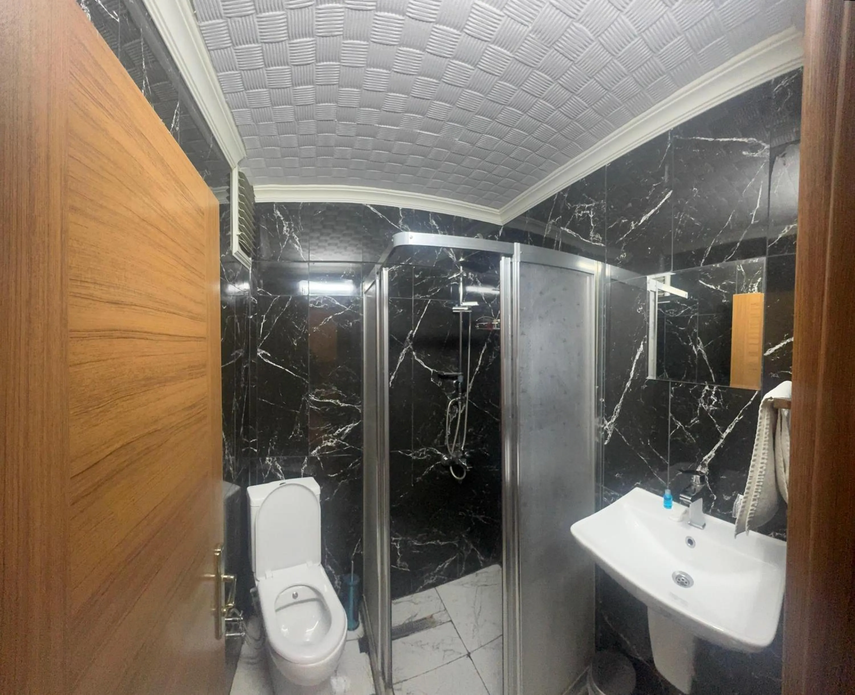 Bathroom in The balo pera hotel