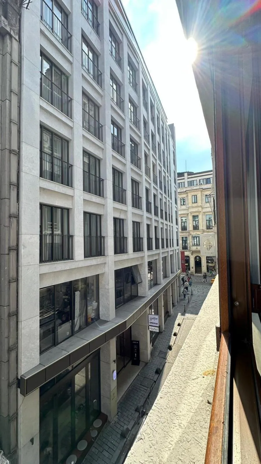 Restaurant/places to eat in The balo pera hotel