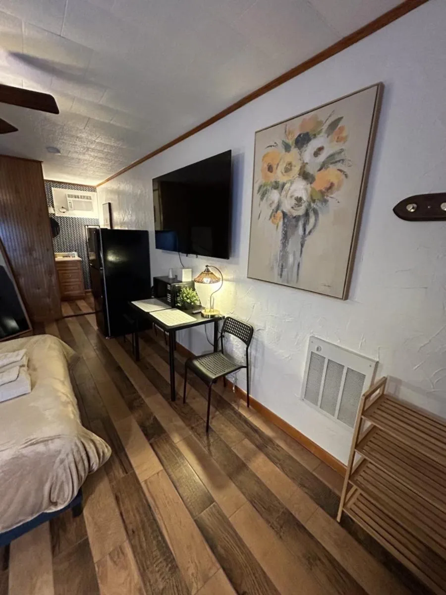 Bed in High Point Mountain Motel
