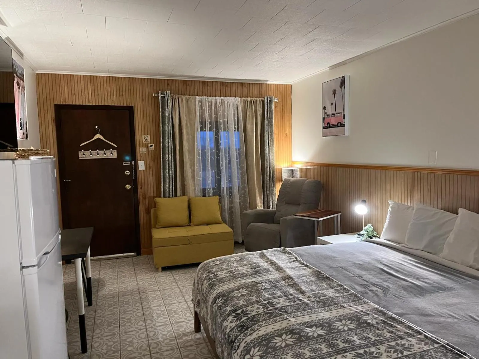 Bed in High Point Mountain Motel