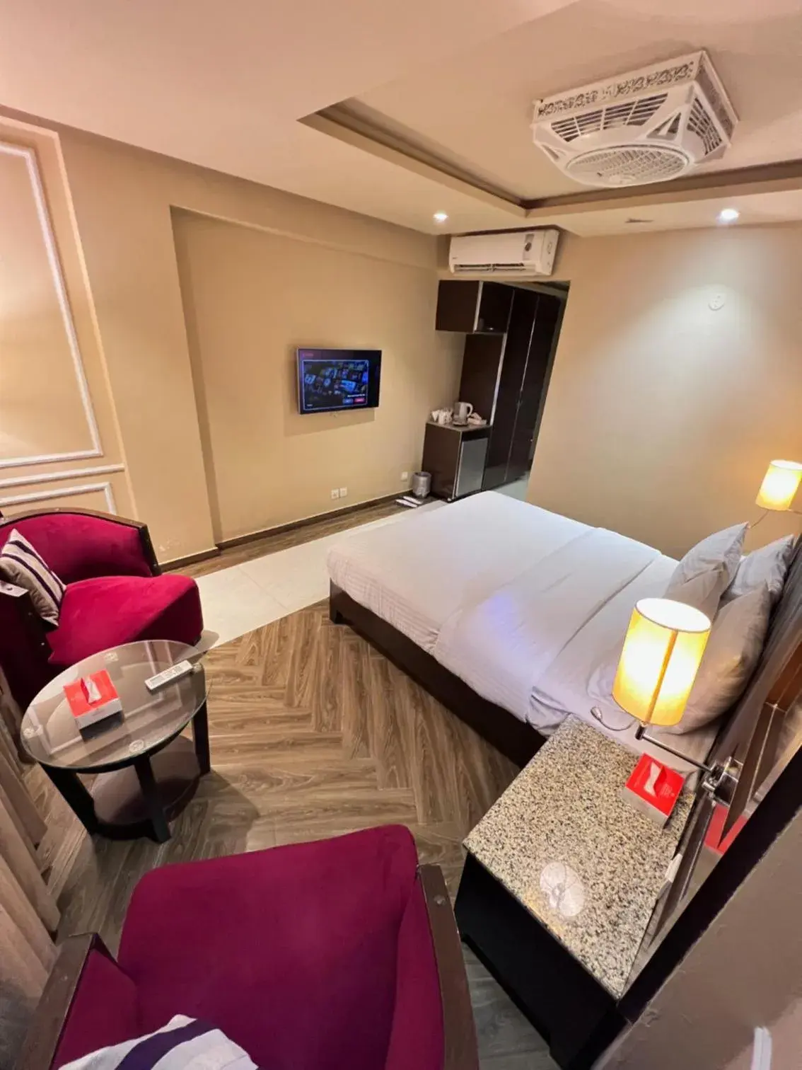 Bedroom, Bed in Lahore Continental Hotel Bedroom, Bed in Lahore Continental Hotel