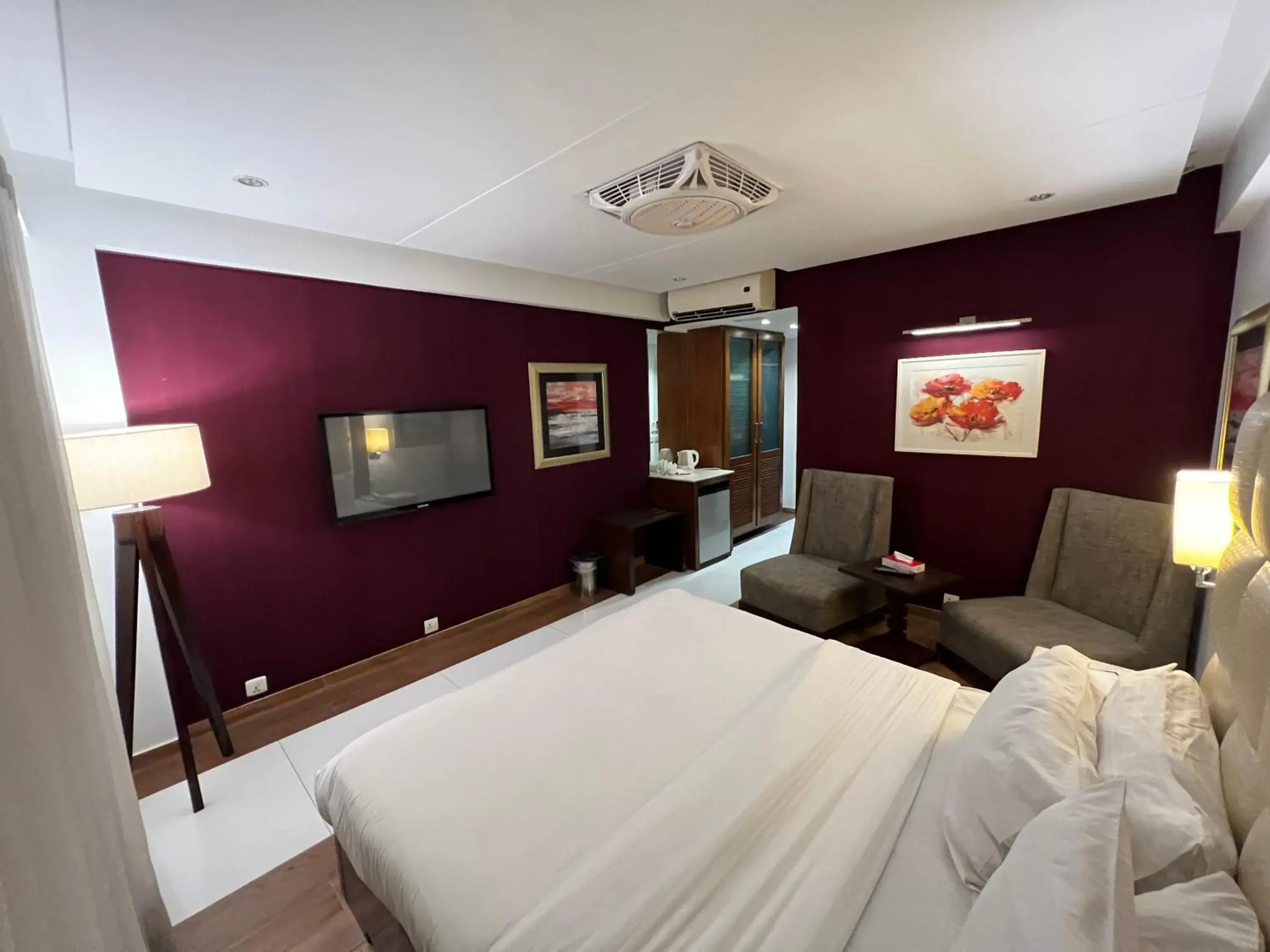 Bed in Lahore Continental Hotel Bed in Lahore Continental Hotel