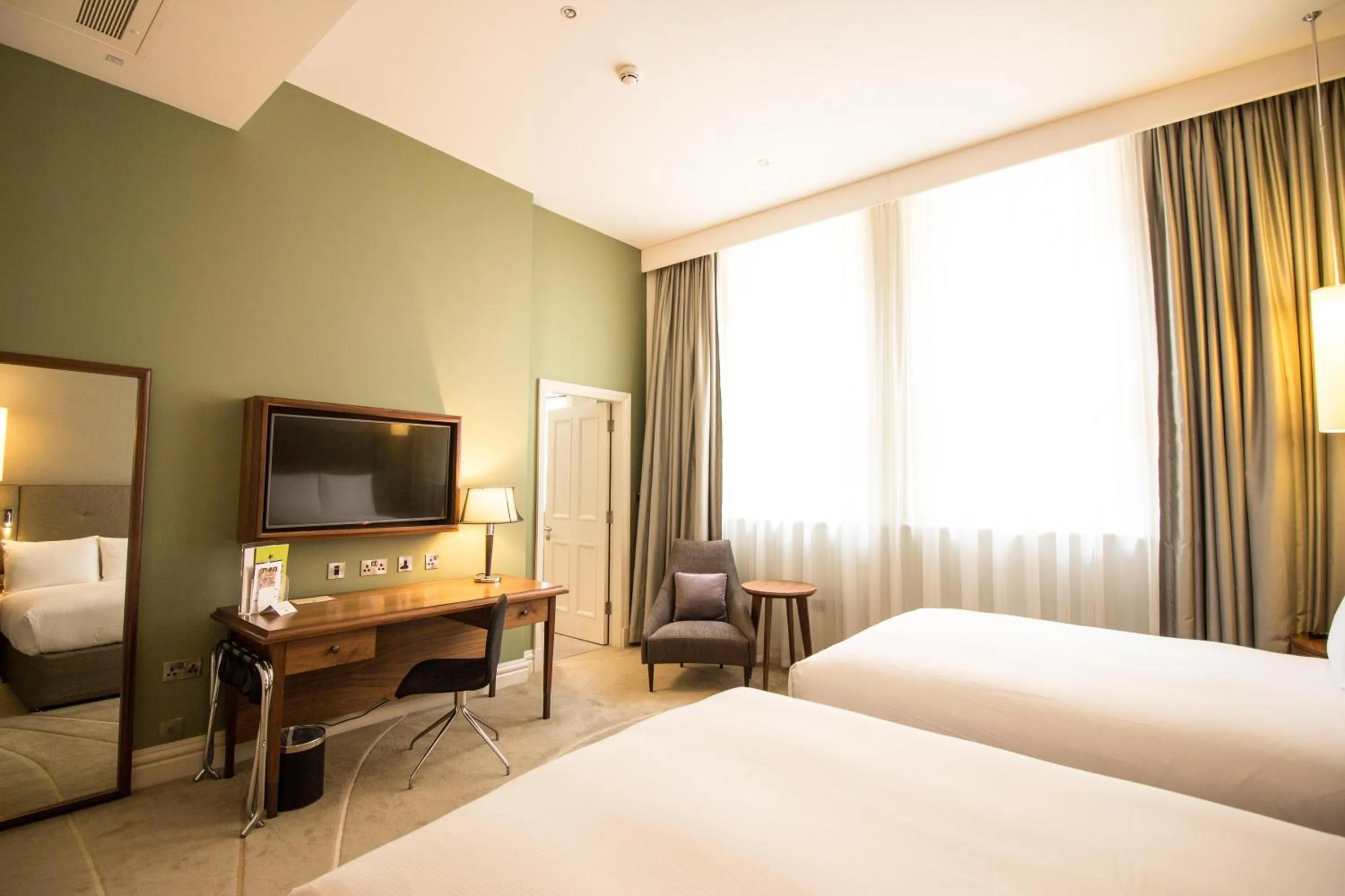Bedroom, Bed in DoubleTree by Hilton Hotel & Spa Liverpool