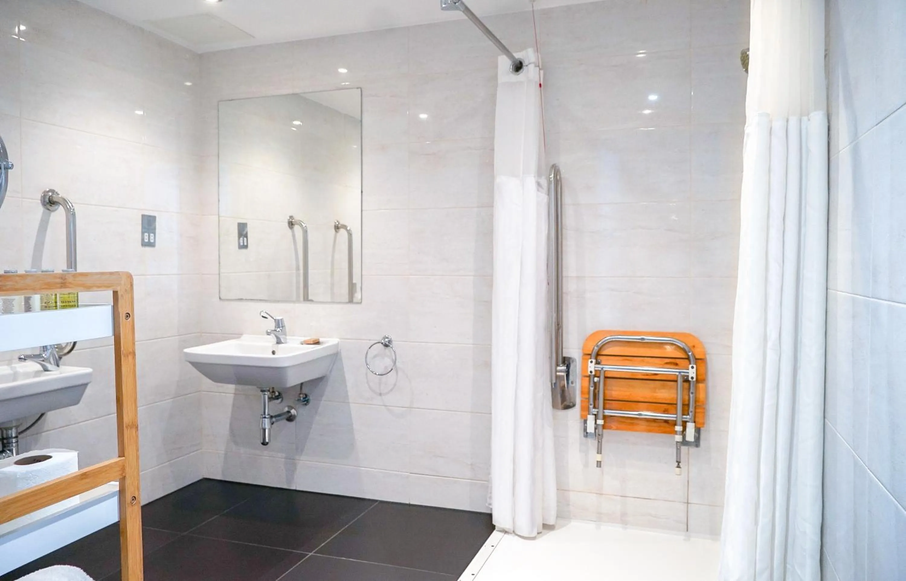 acessibility in DoubleTree by Hilton Hotel & Spa Liverpool