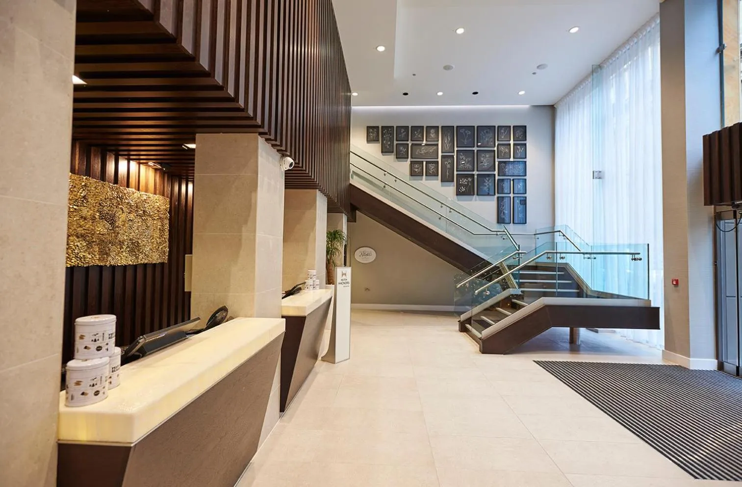 Lobby or reception in DoubleTree by Hilton Hotel & Spa Liverpool
