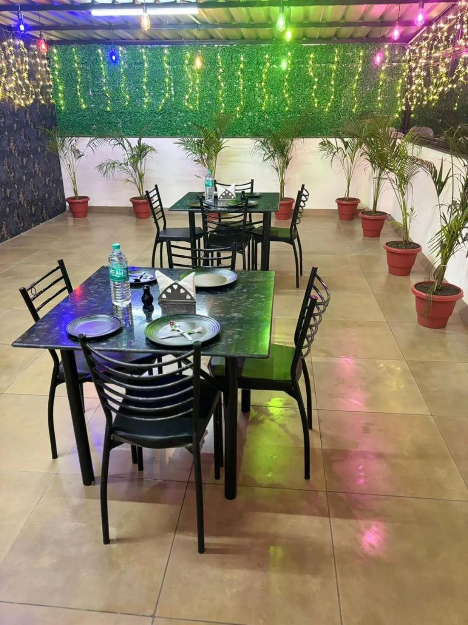 Restaurant/places to eat in Hotel Dream Inn