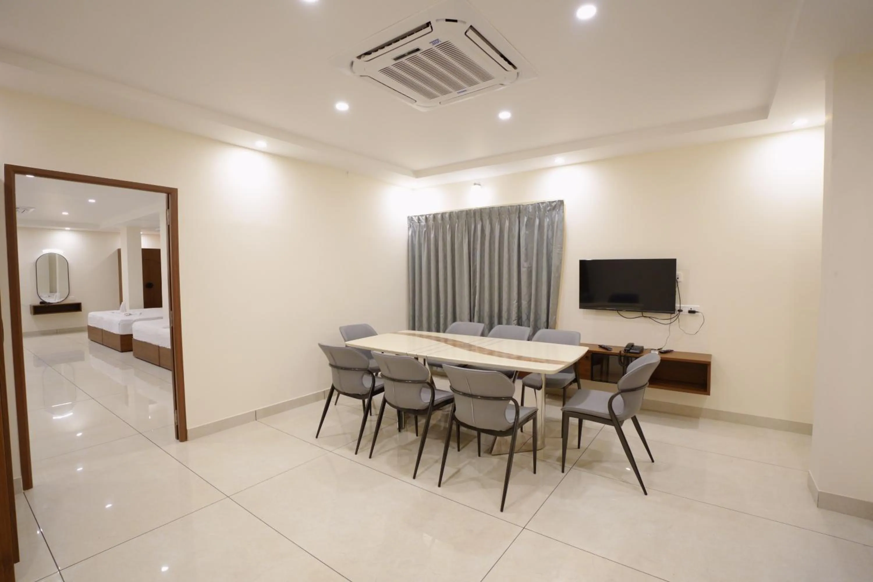 Dining area in GEO Hotel