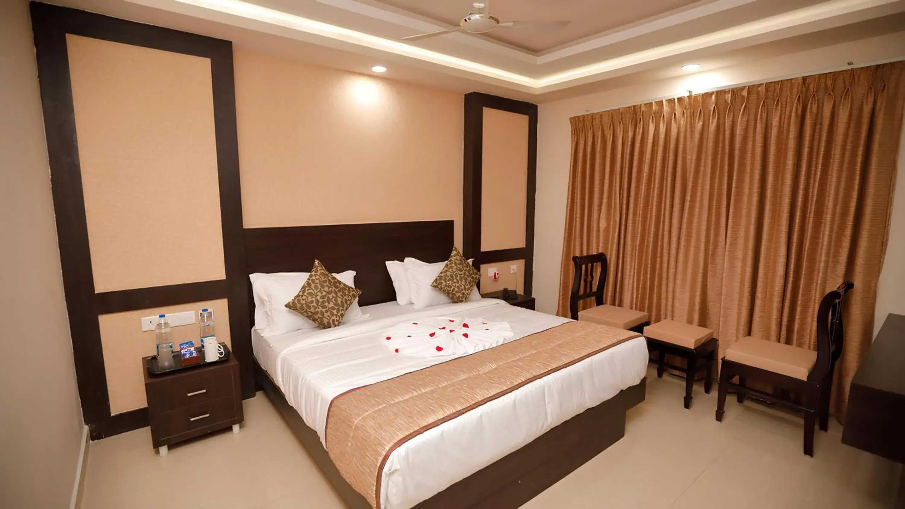 Bed in GEO Hotel Bed in GEO Hotel