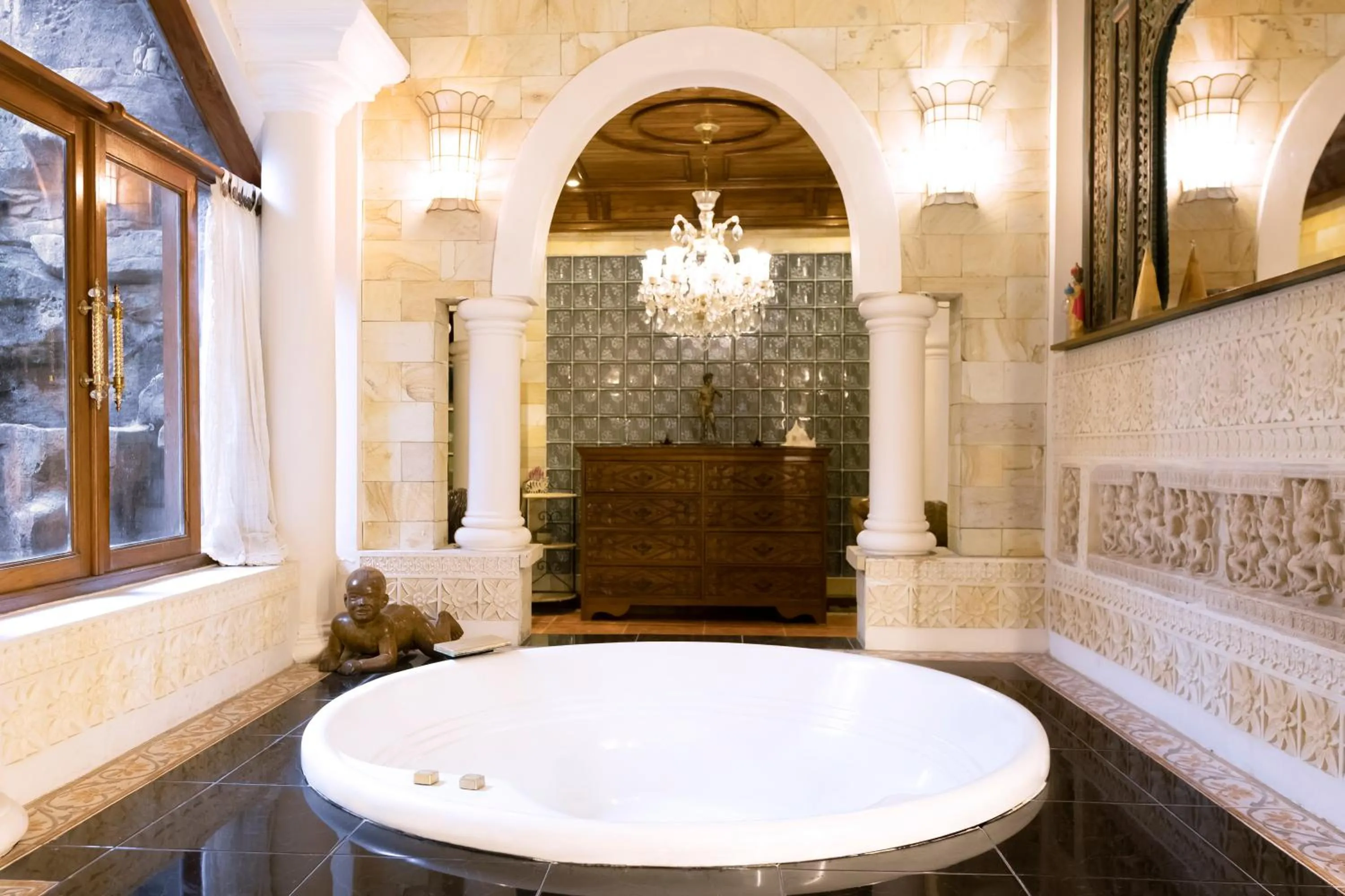 Bath in Rumah Pesik Art & Heritage Hotel