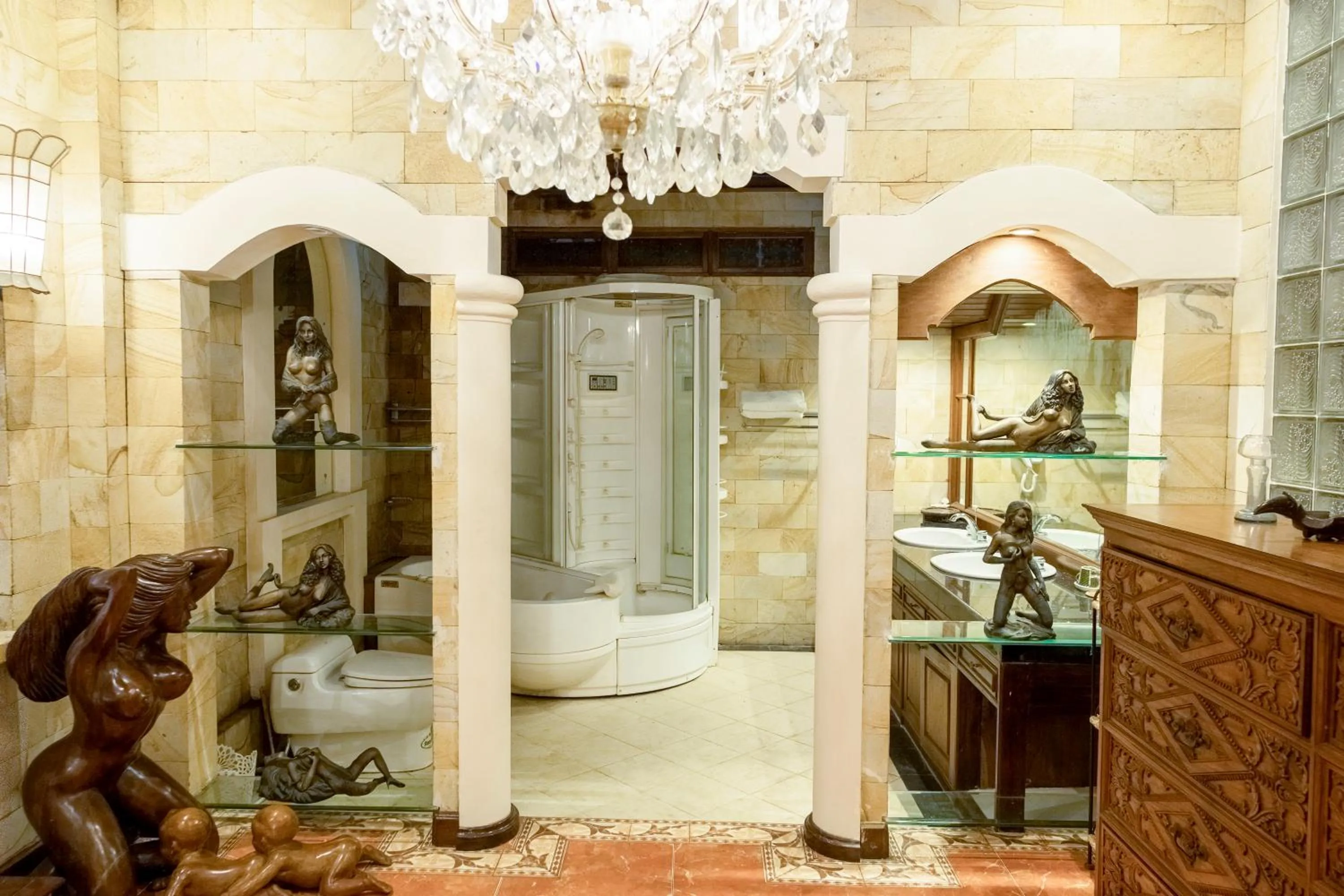 Bathroom in Rumah Pesik Art & Heritage Hotel