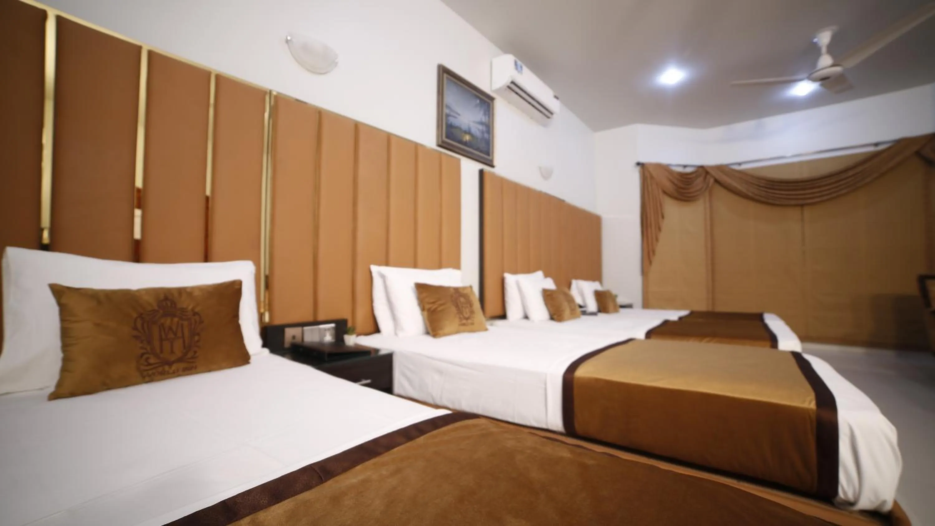 Bed in Four Squares by WI Hotel