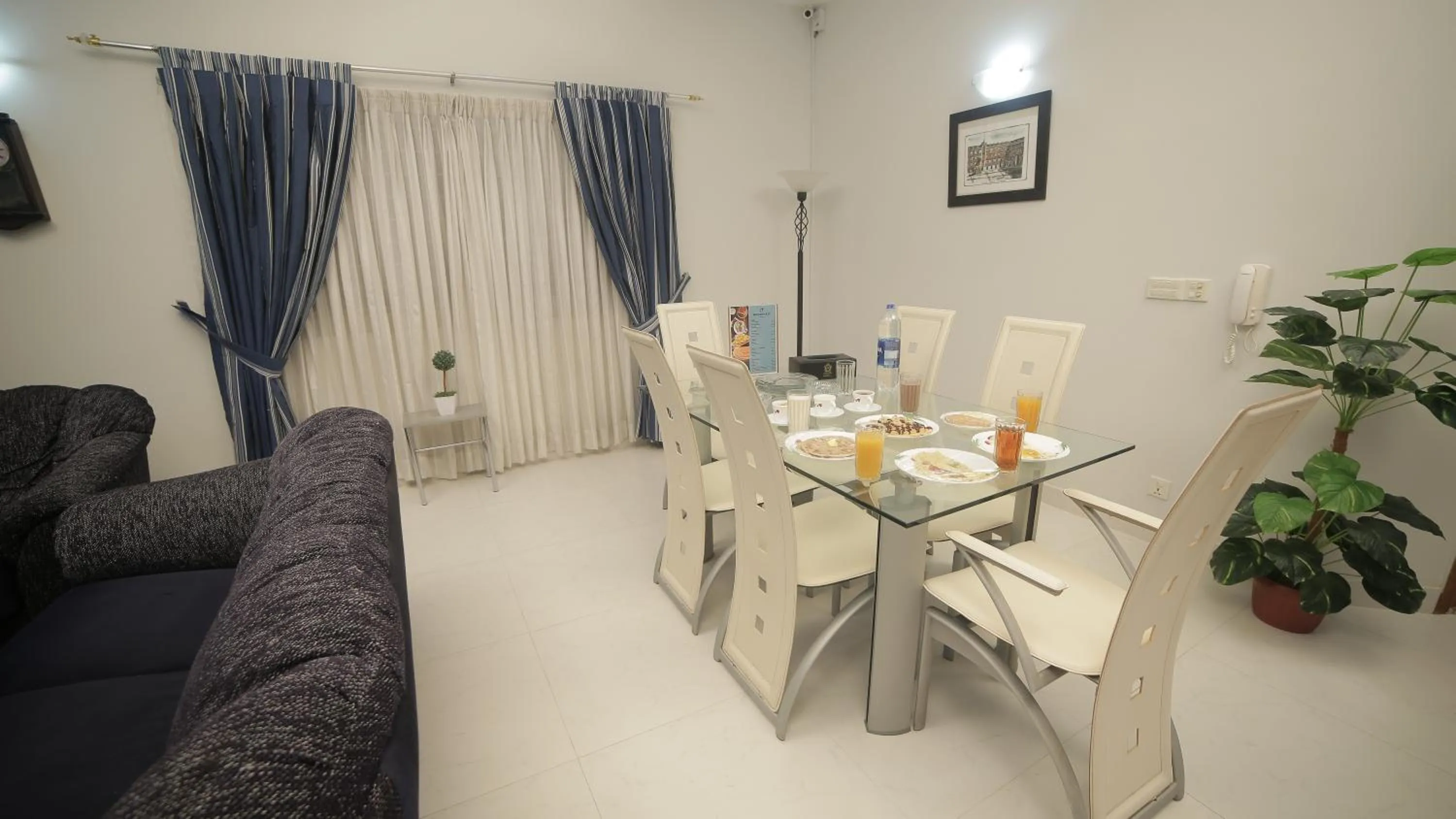 Food and drinks in Four Squares by WI Hotel