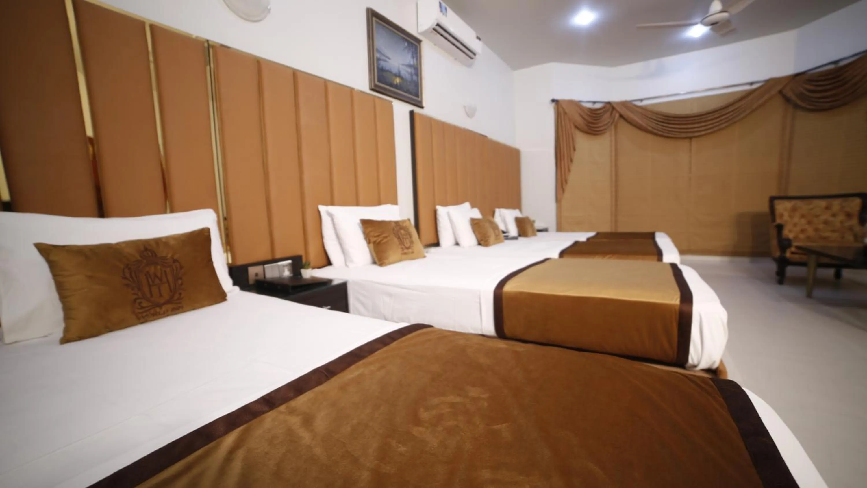 Bed in Four Squares by WI Hotel