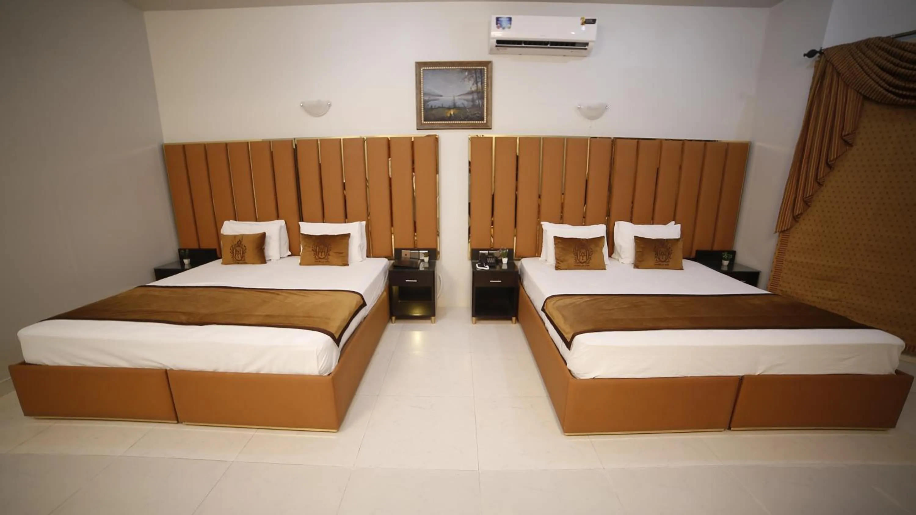 Bed in Four Squares by WI Hotel