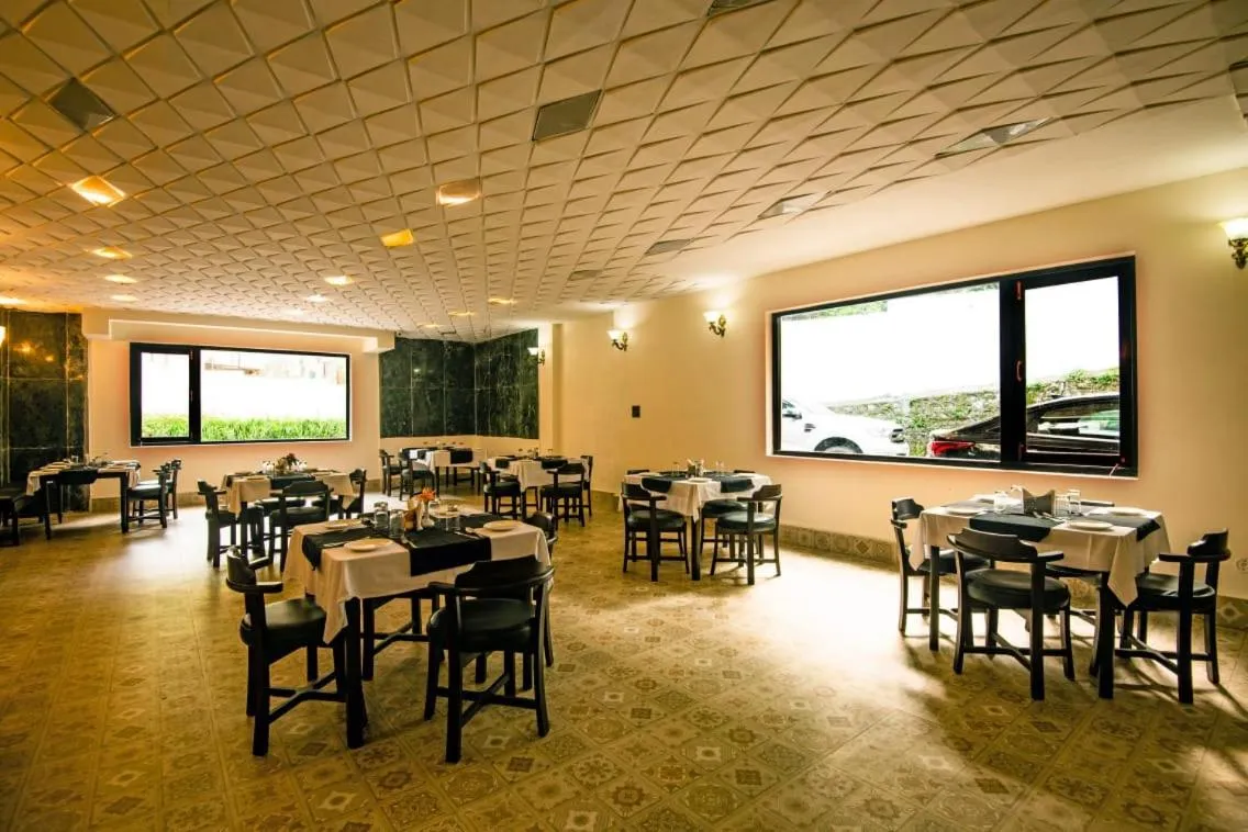 Restaurant/places to eat in Langadle Manor