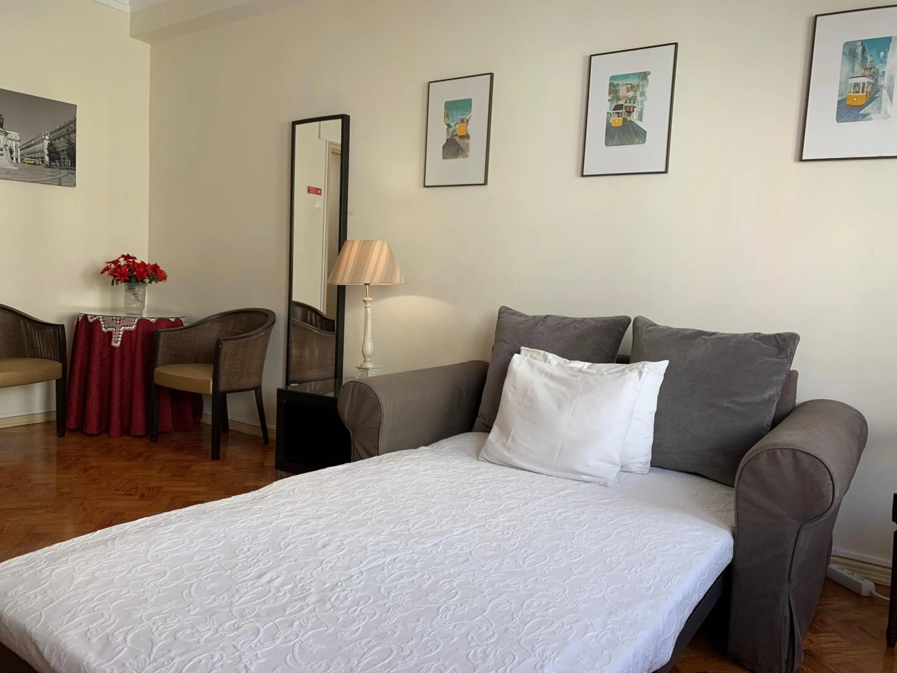 Decorative detail, Bed in Discovery Apartment Expo - Aeroporto