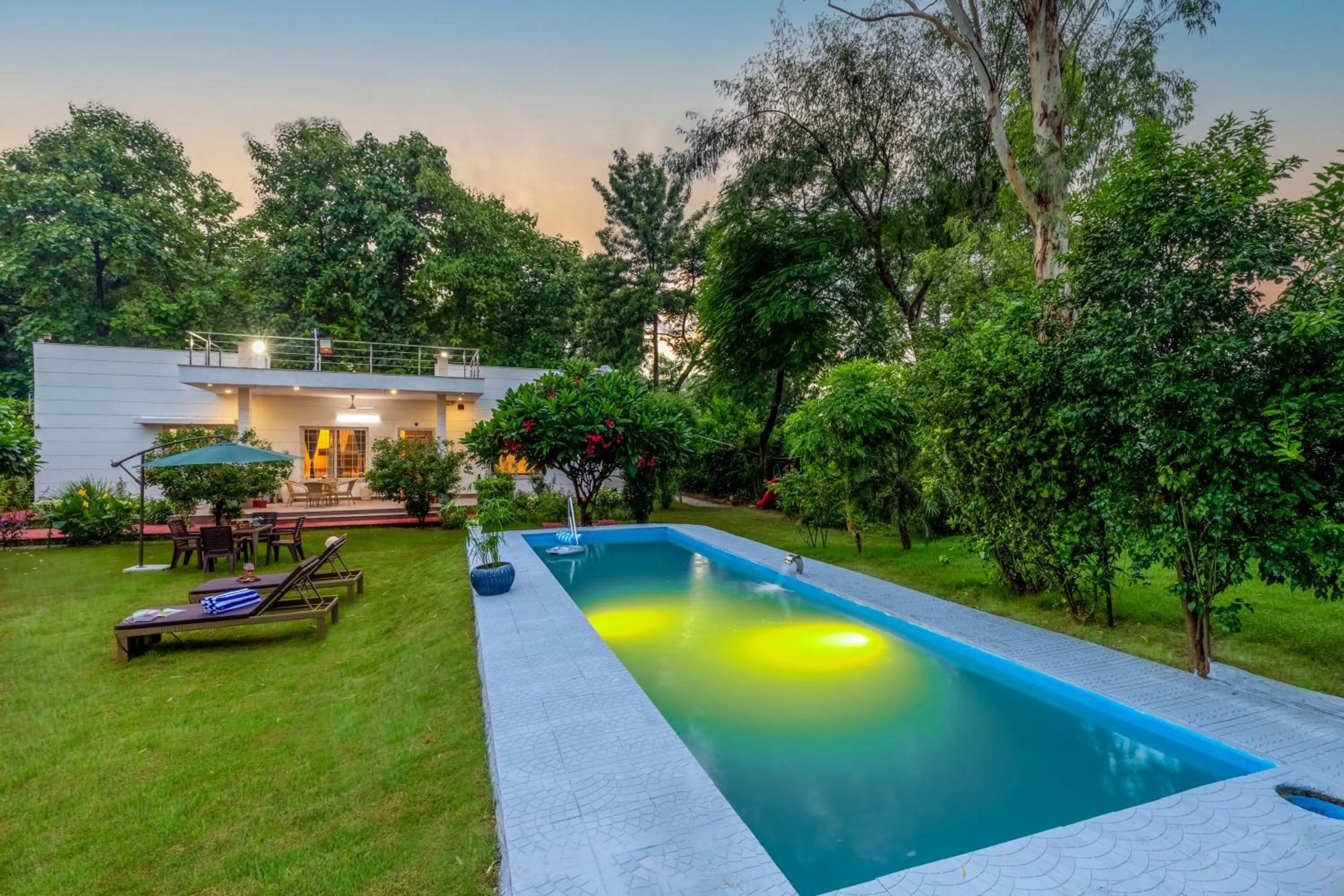 Alaya Stays 3 BHK Pet friendly with Pvt Pool - Daffodil