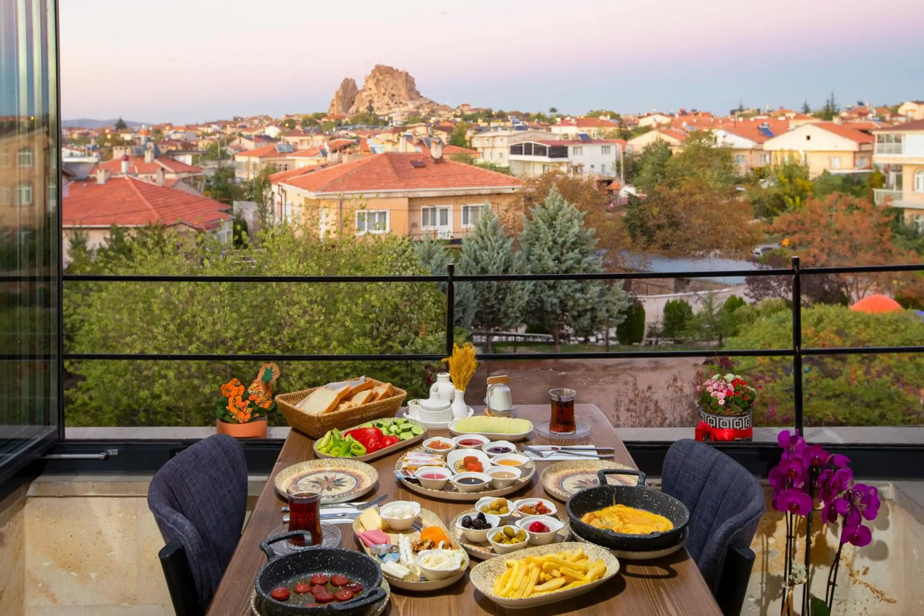 Triple Room with Bath in Cappadocia Fiesta Stone House Triple Room with Bath in Cappadocia Fiesta Stone House