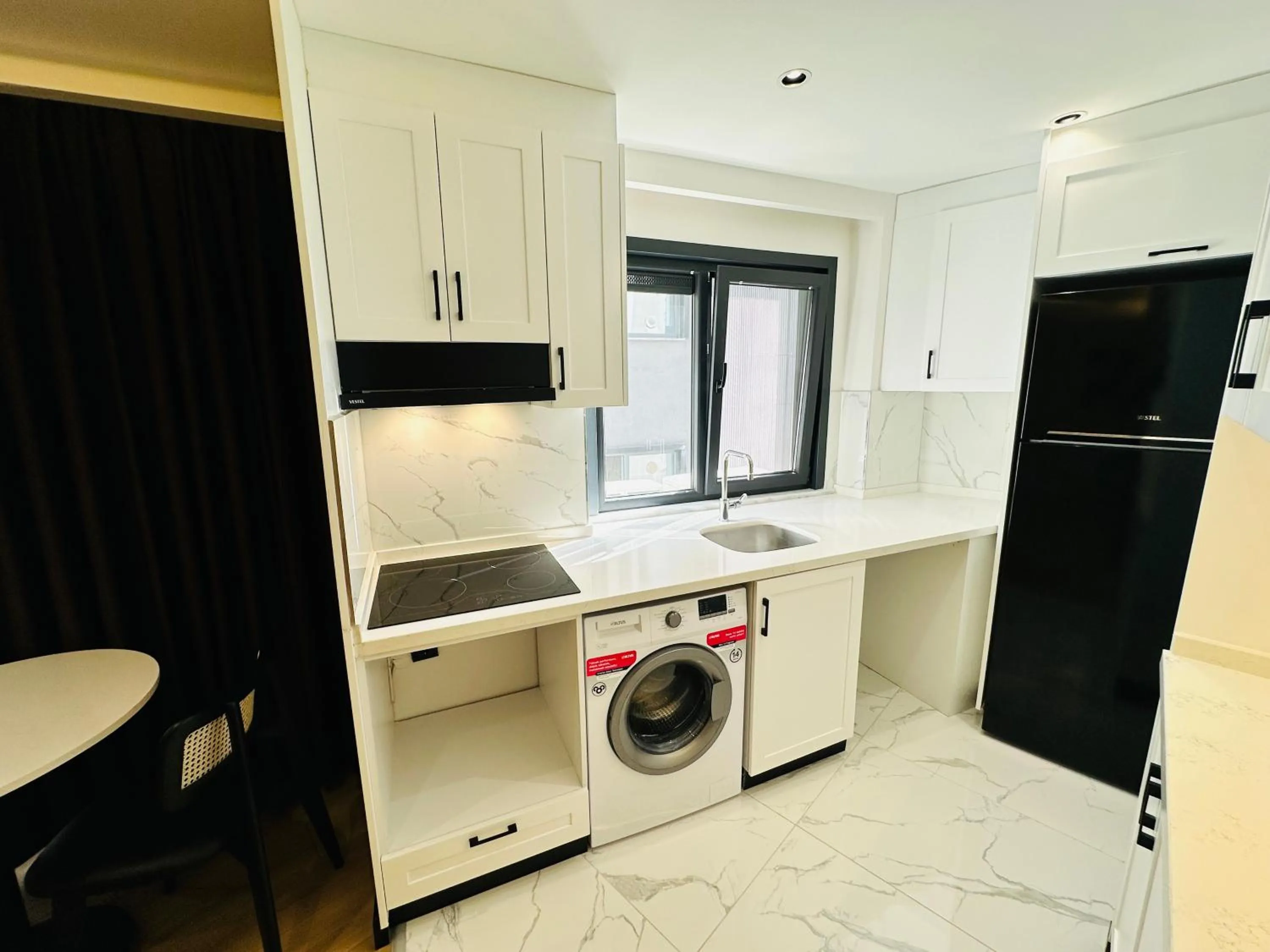 Kitchen or kitchenette in Rose Point Residence