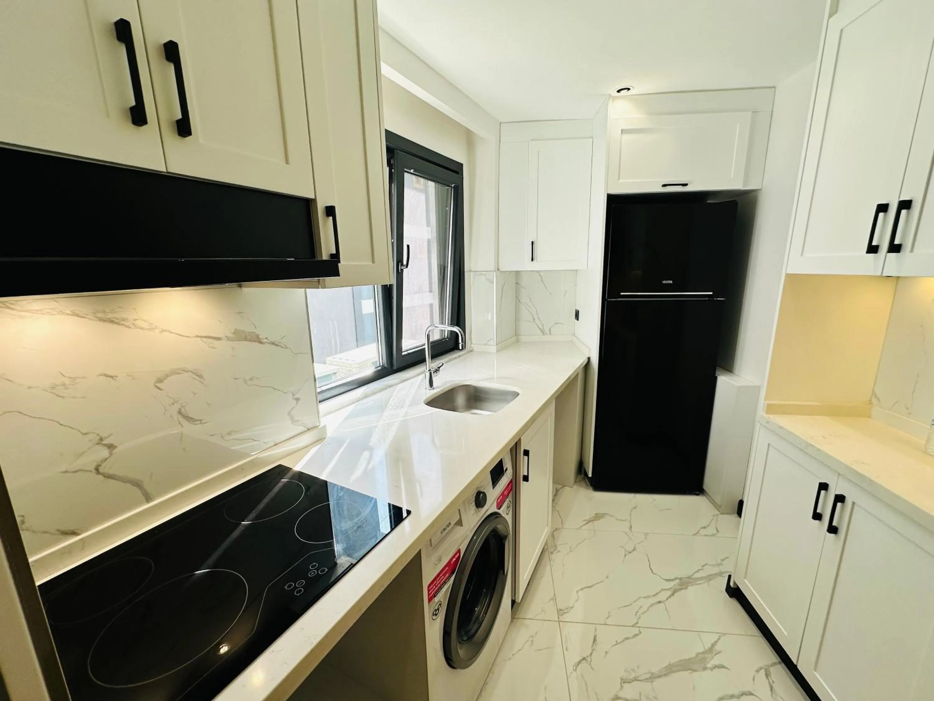 Kitchen or kitchenette in Rose Point Residence