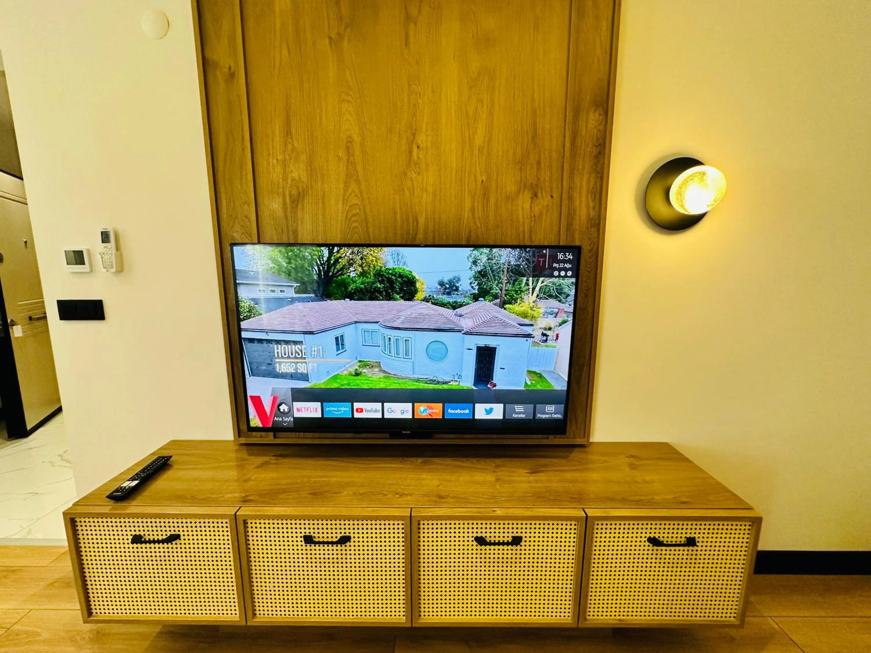 Communal lounge/ TV room in Rose Point Residence