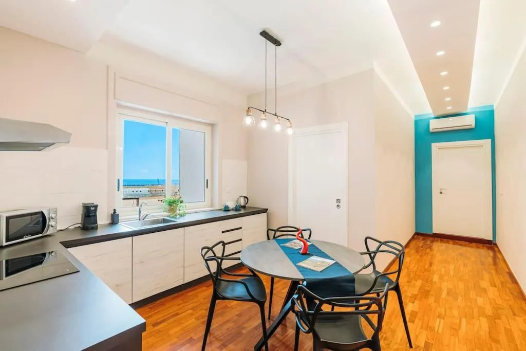 Kitchen or kitchenette in La casa di Giorgio apartment