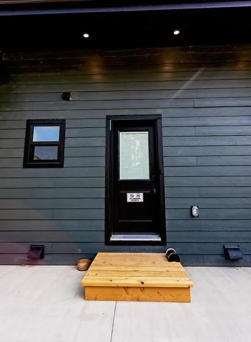 LuxQuarters Blueberry Studio