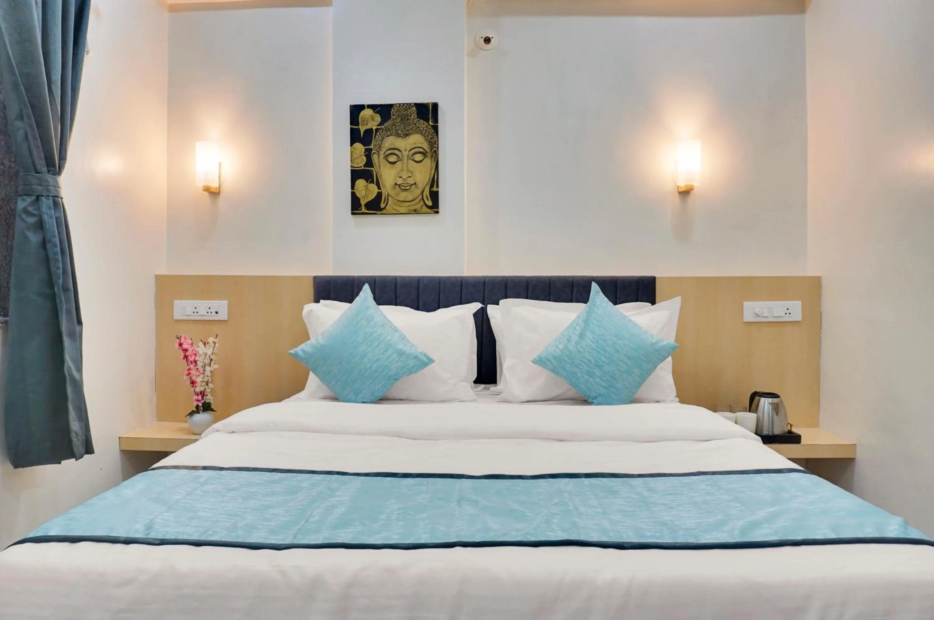 Bedroom, Bed in Urban Hometel