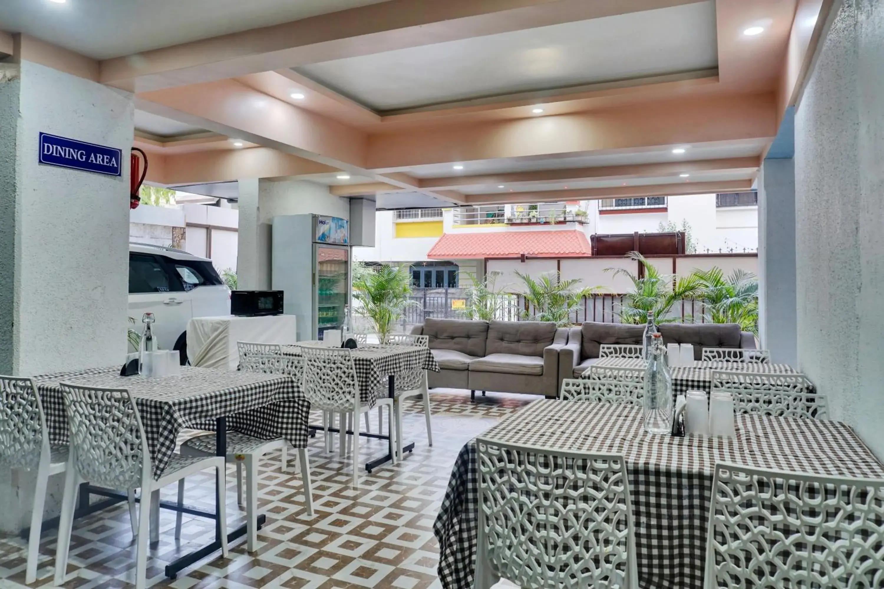 Dining area in Urban Hometel Dining area in Urban Hometel