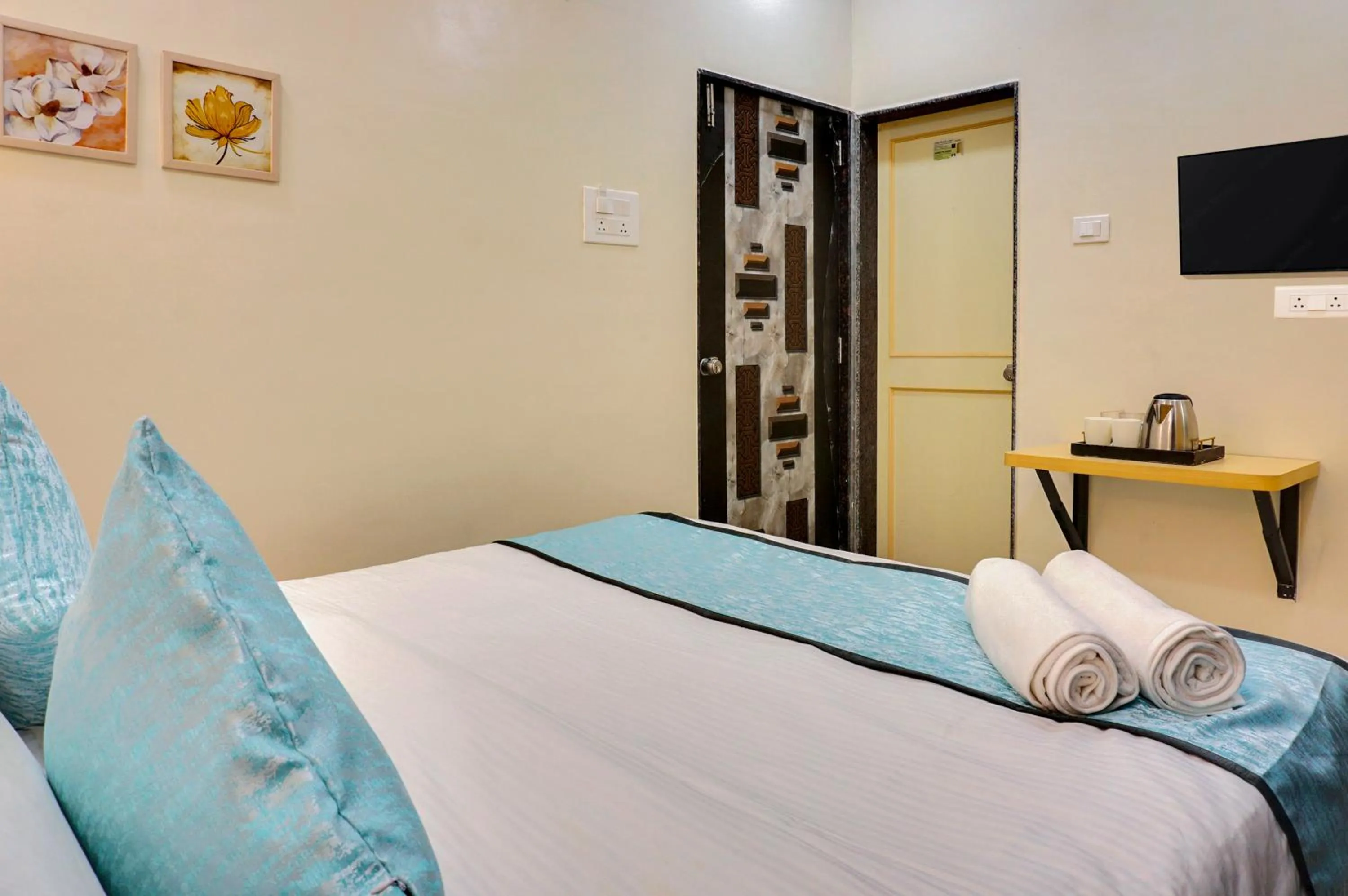 Bedroom, Bed in Urban Hometel