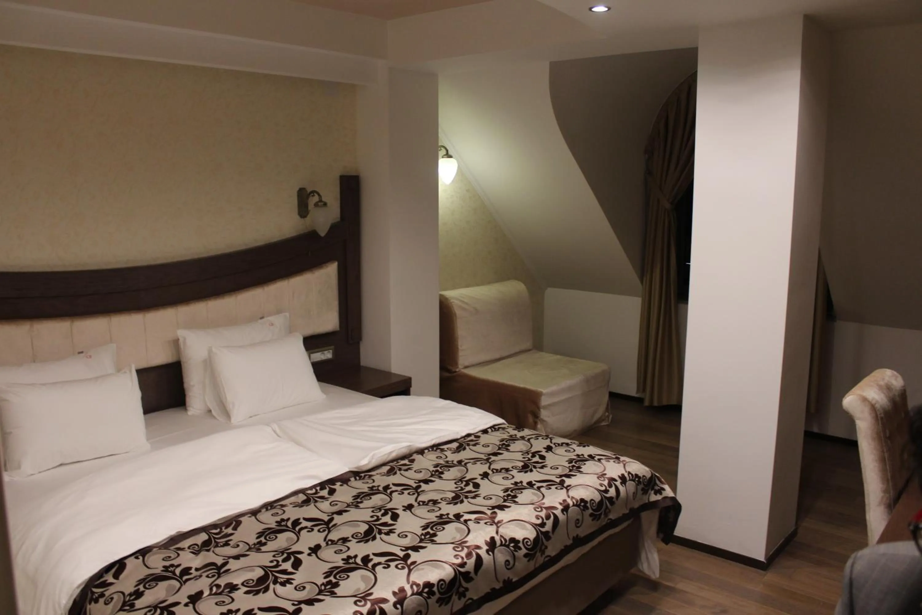 Photo of the whole room, Bed in City Palace Hotel