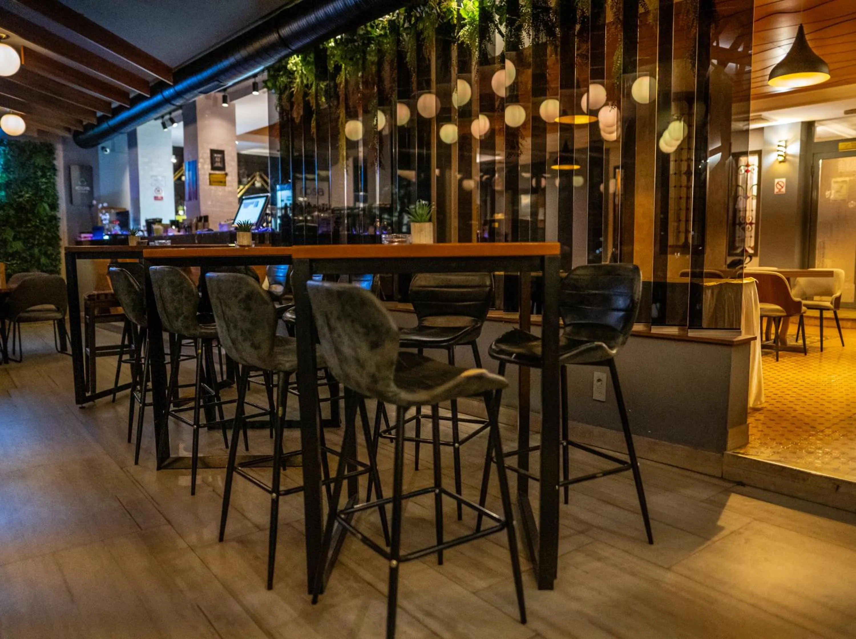 Restaurant/places to eat in City Palace Hotel