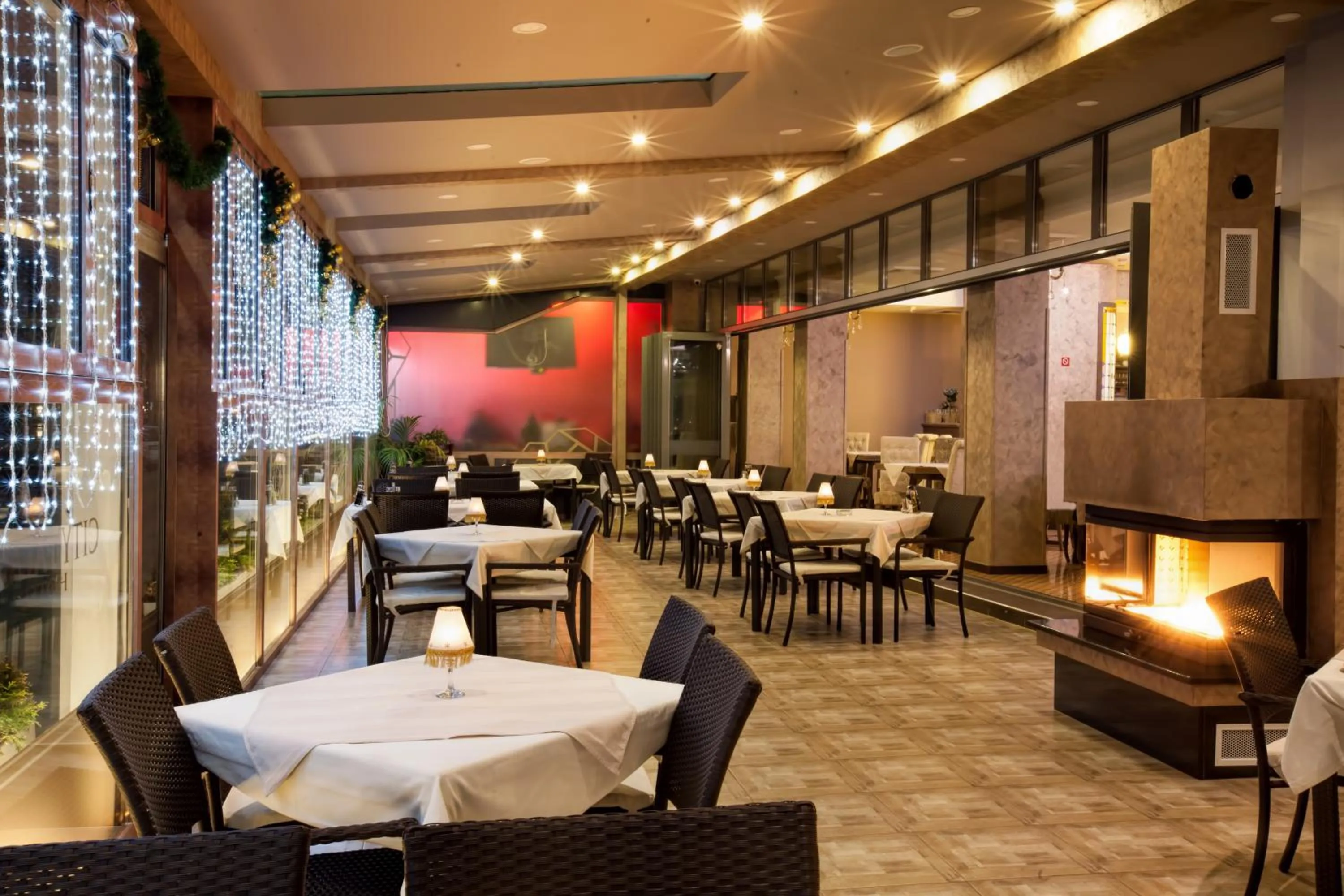 Restaurant/places to eat in City Palace Hotel