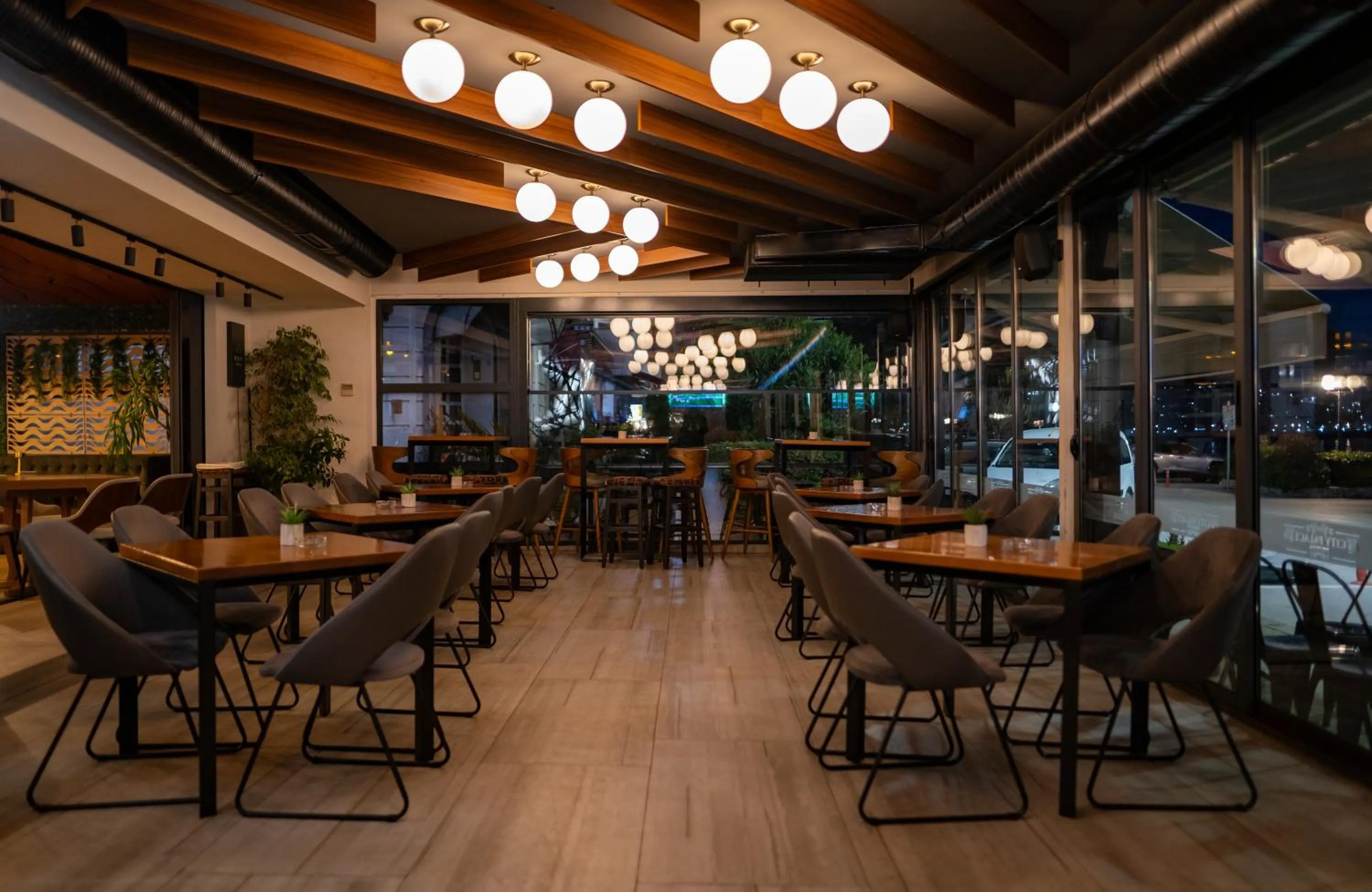 Restaurant/places to eat in City Palace Hotel