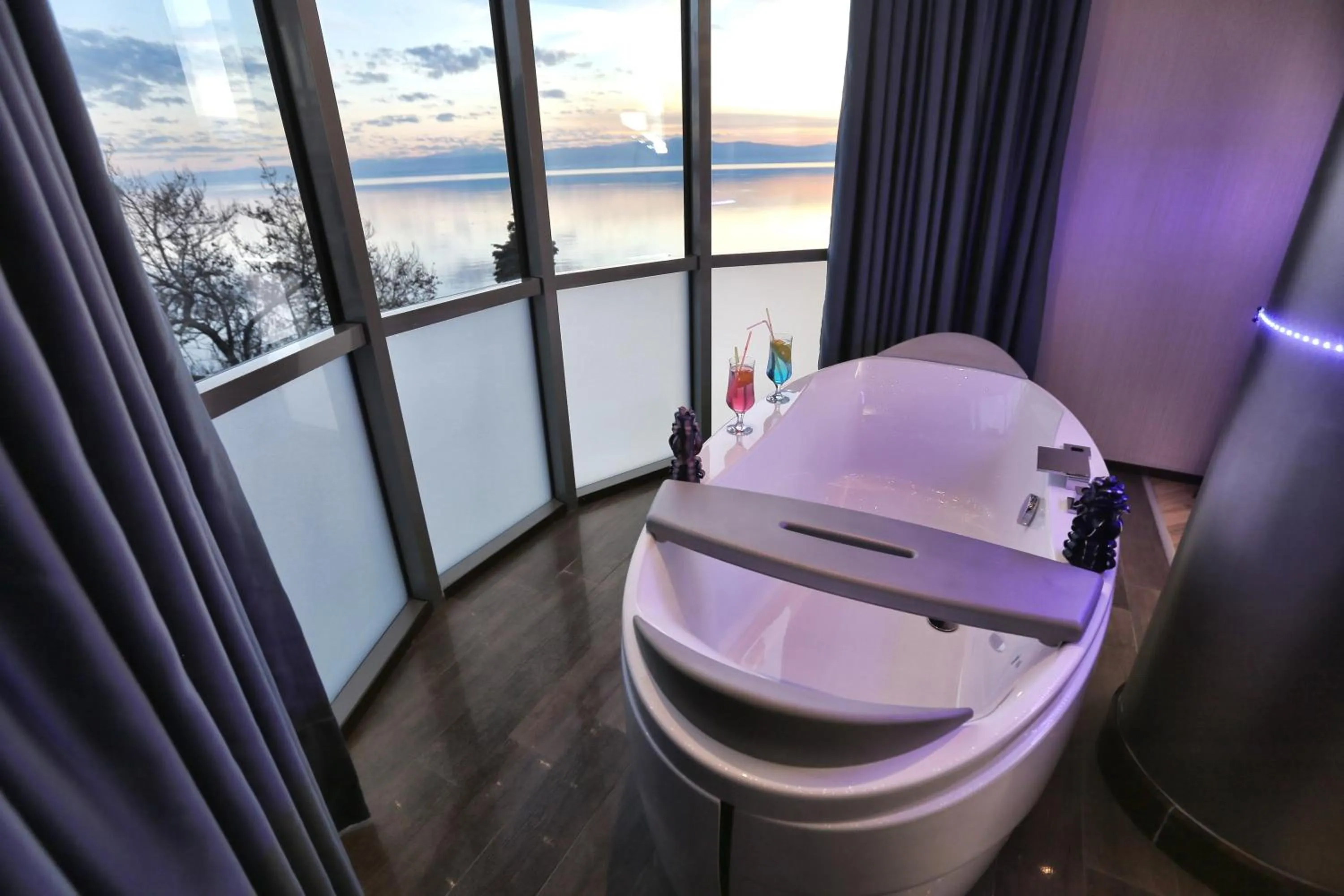 Photo of the whole room in City Palace Hotel