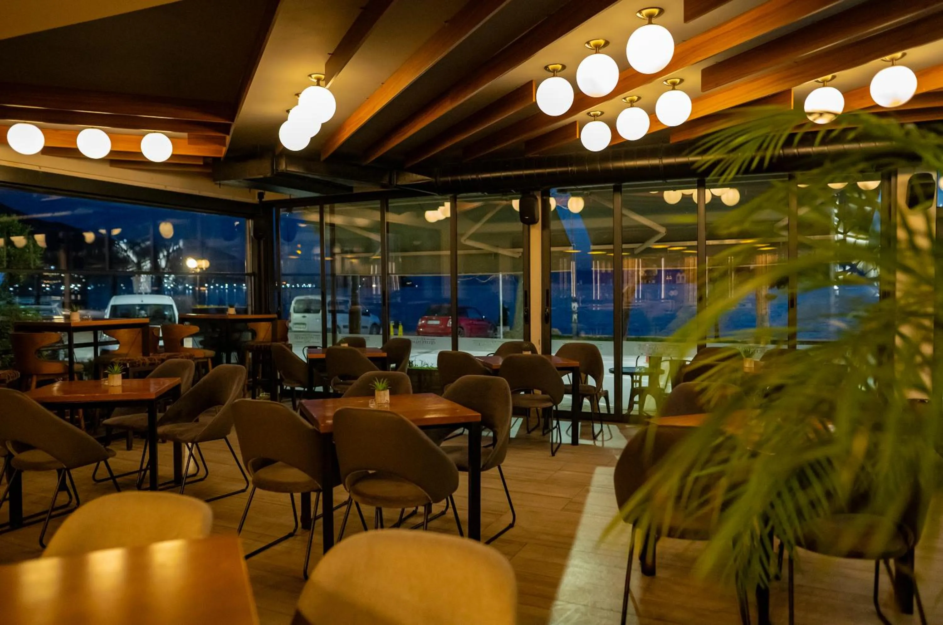 Restaurant/places to eat in City Palace Hotel