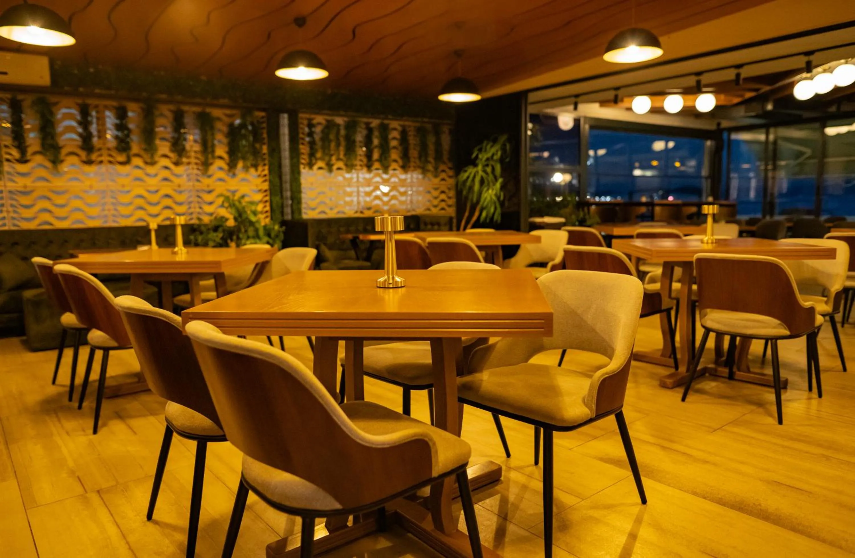 Restaurant/places to eat in City Palace Hotel