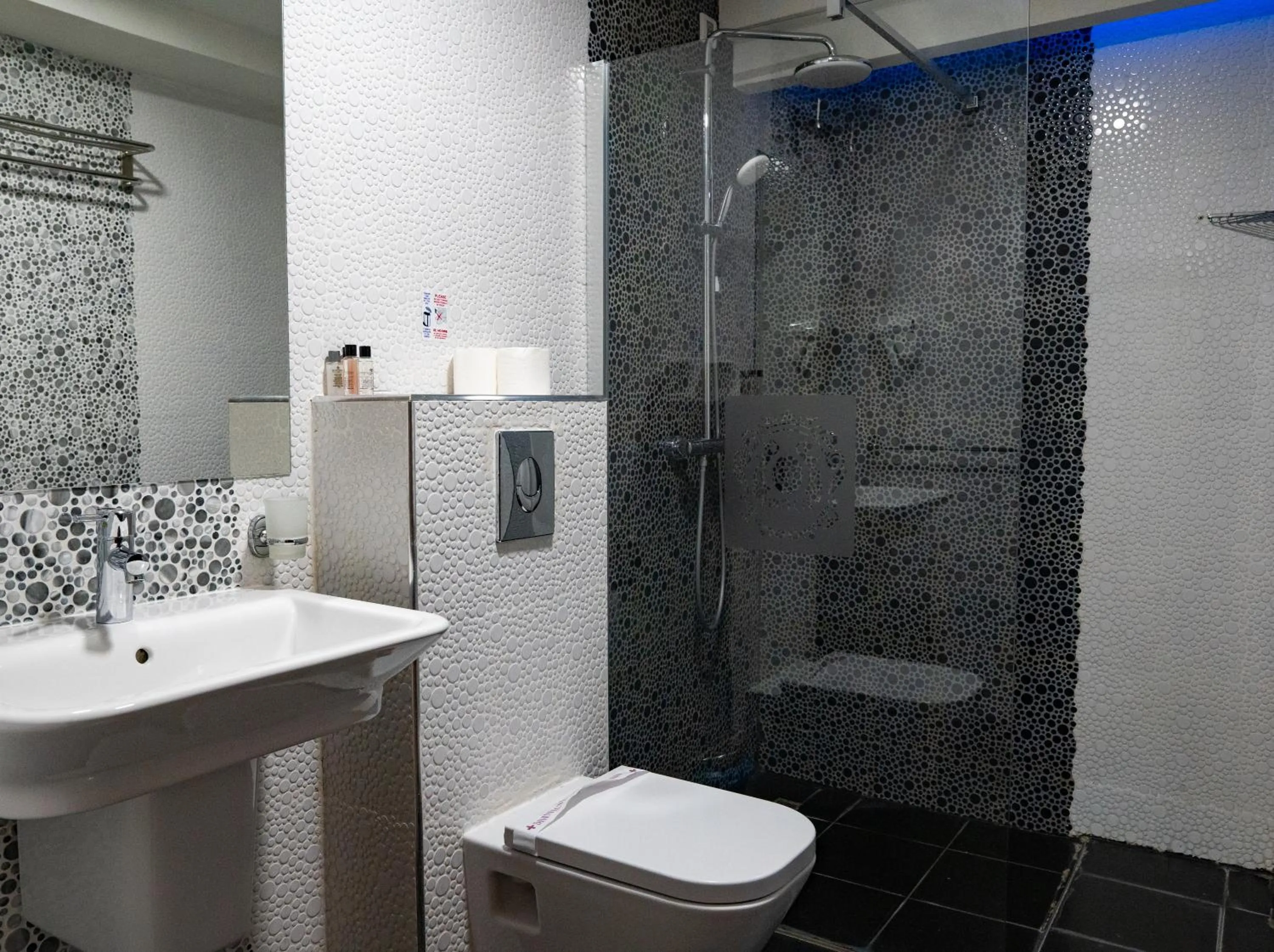 Shower in City Palace Hotel