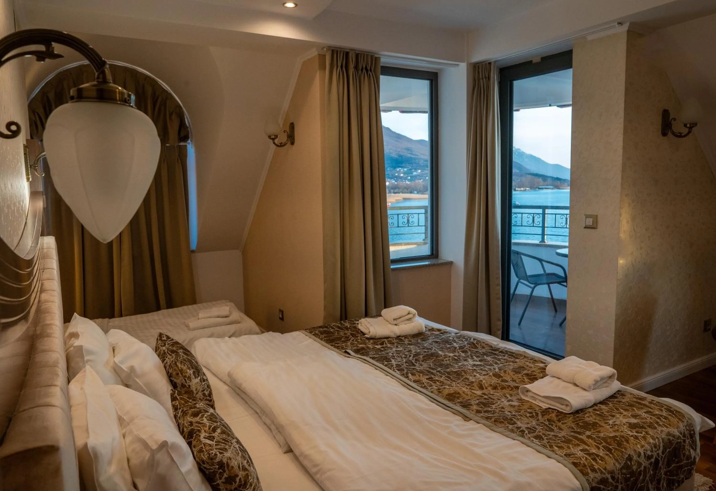 Bedroom, Bed in City Palace Hotel