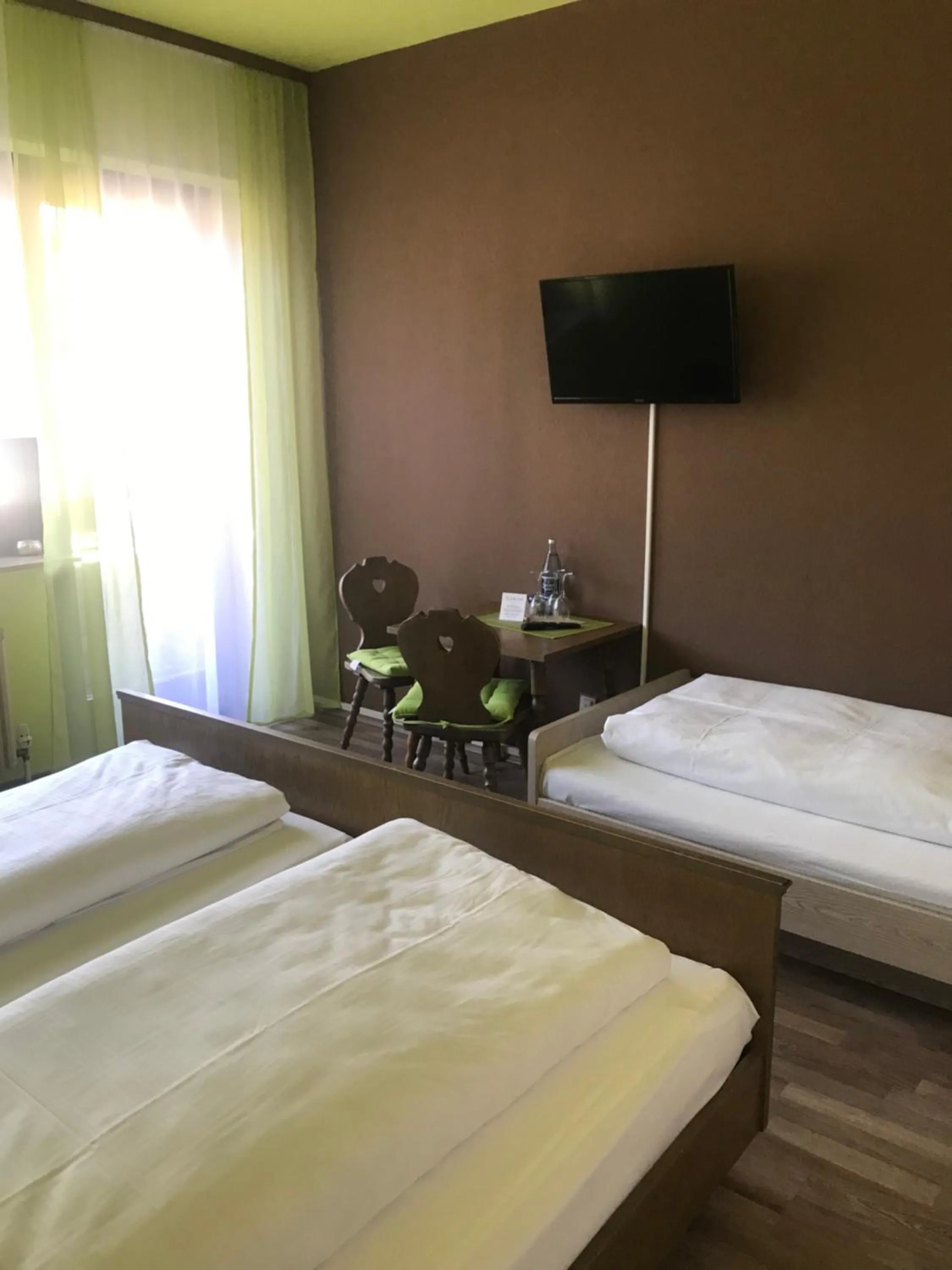 Bed in Gasthof und Pension Zur Frischen Quelle