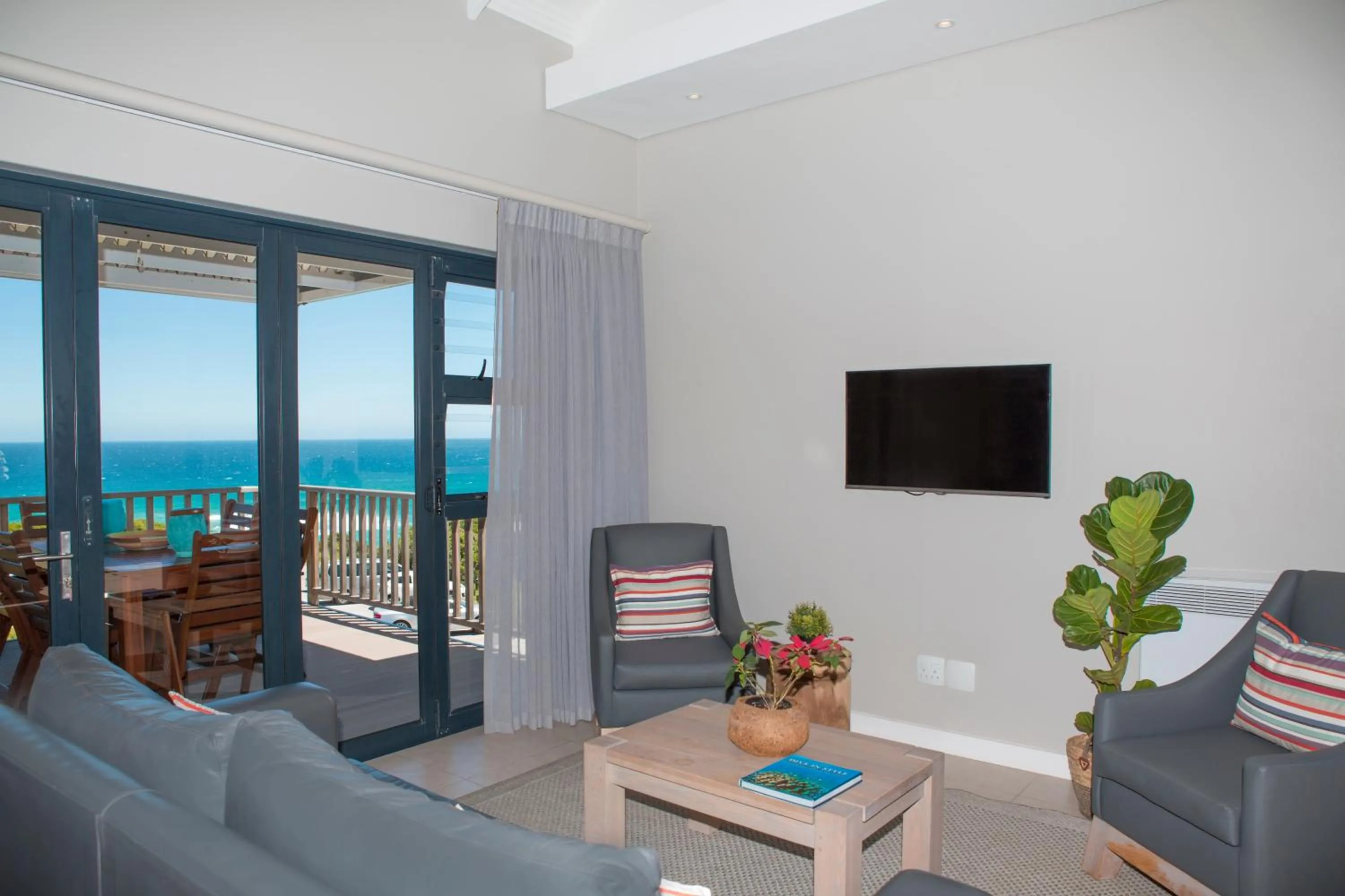 Living room in Brenton Haven Beachfront Resort