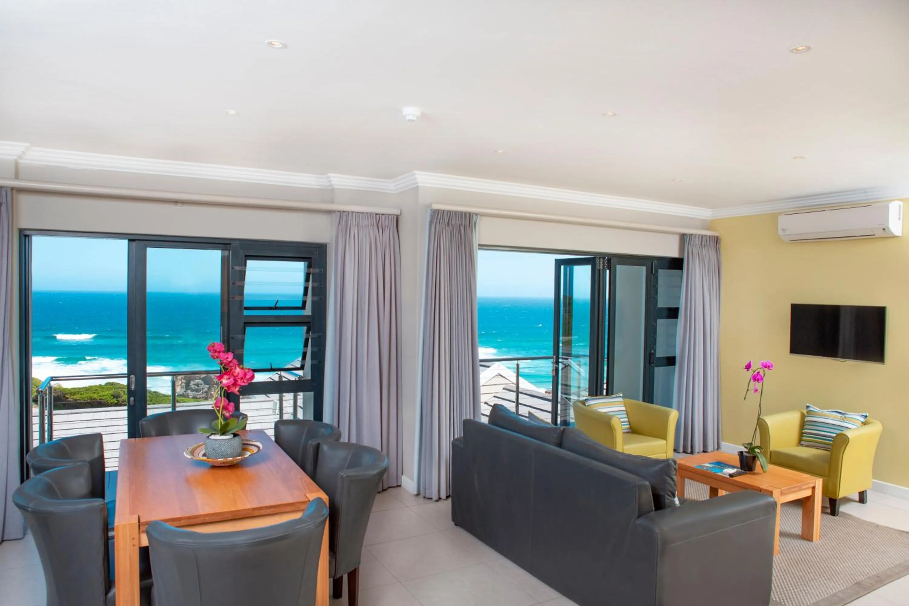 Living room in Brenton Haven Beachfront Resort
