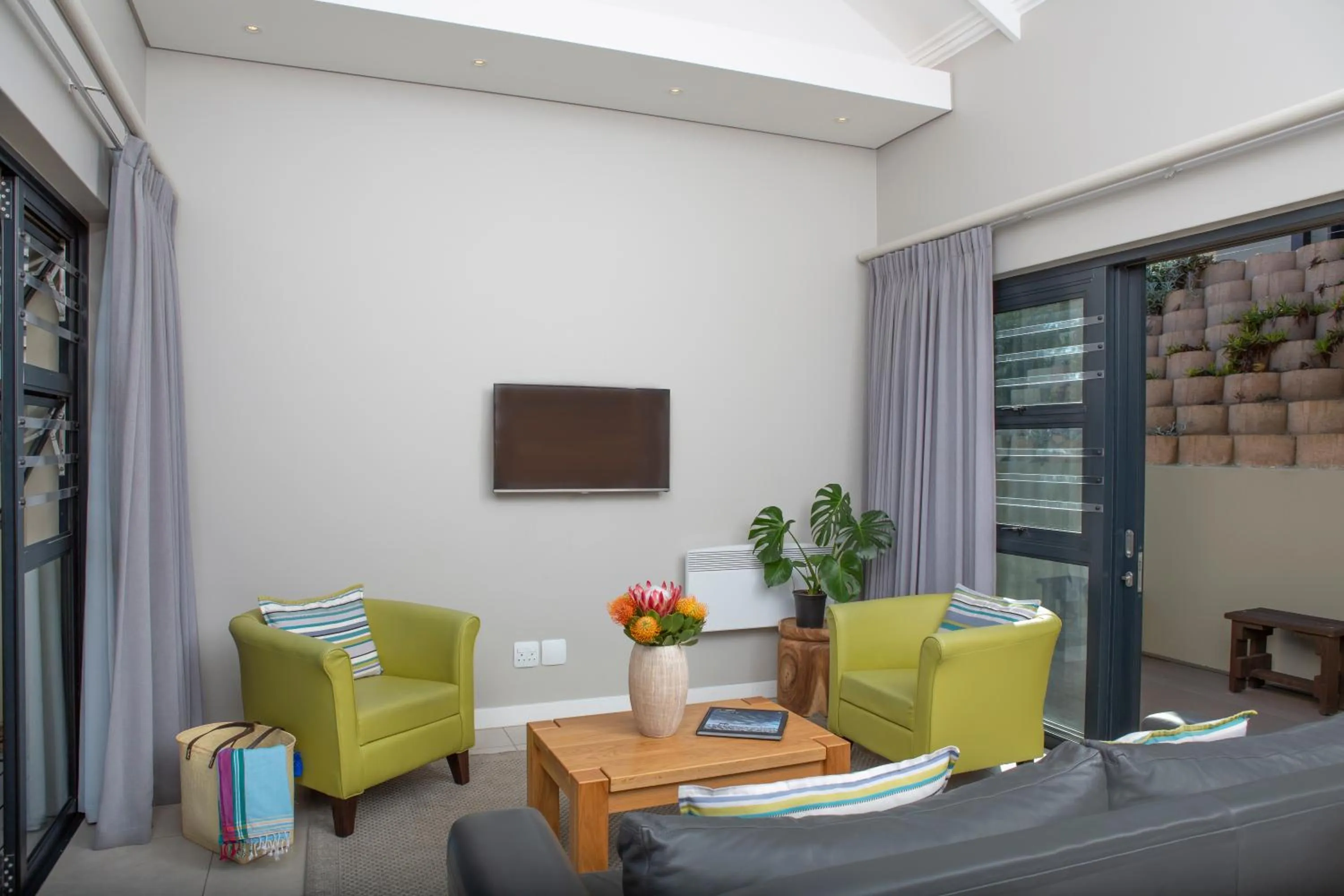 TV and multimedia in Brenton Haven Beachfront Resort