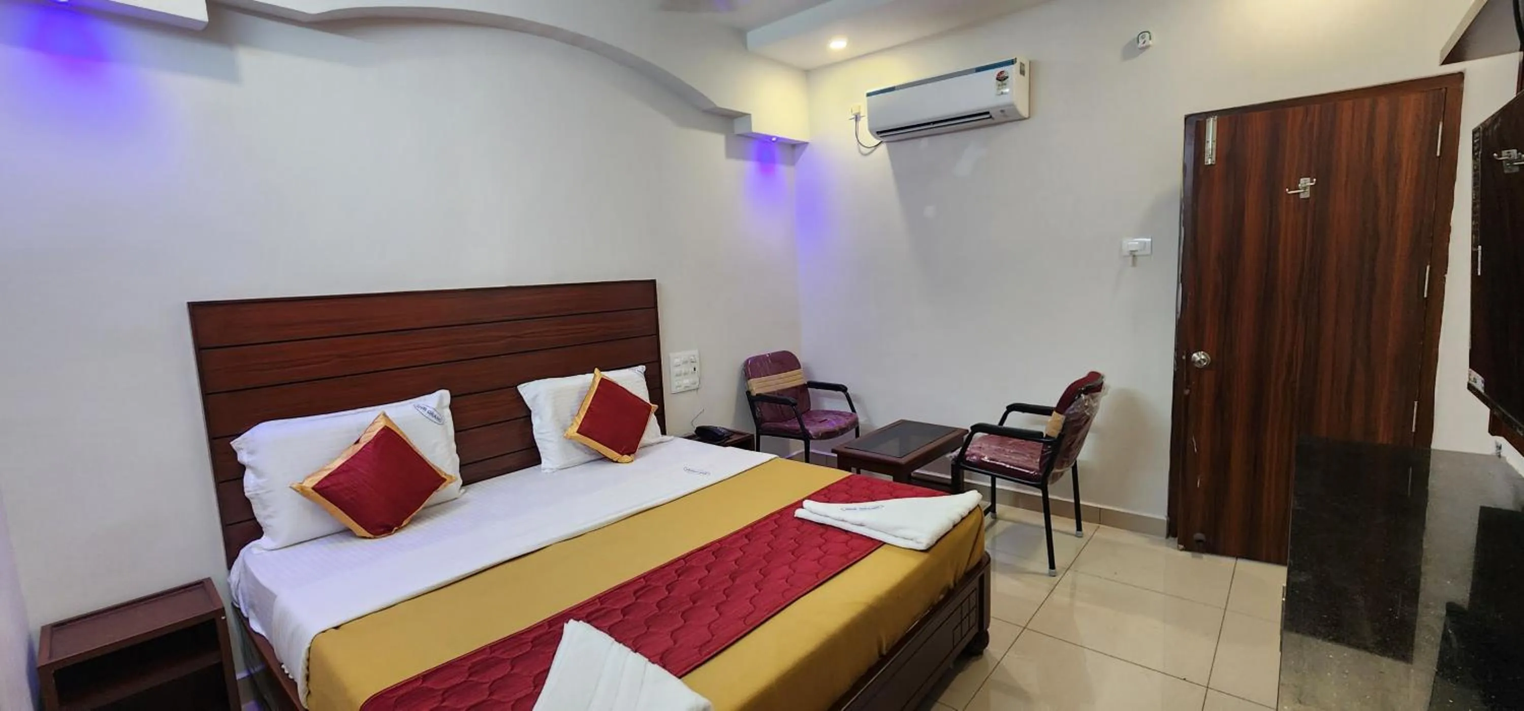 Bedroom, Bed in HOTeL DVR GRAND