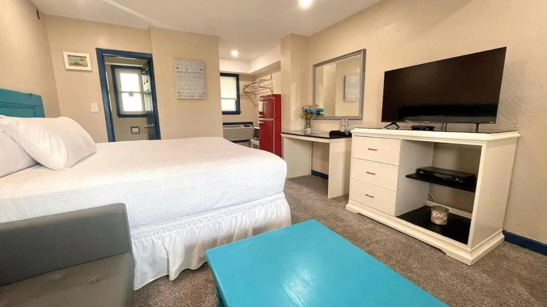 King Room in The Inn at Buzzards Bay King Room in The Inn at Buzzards Bay