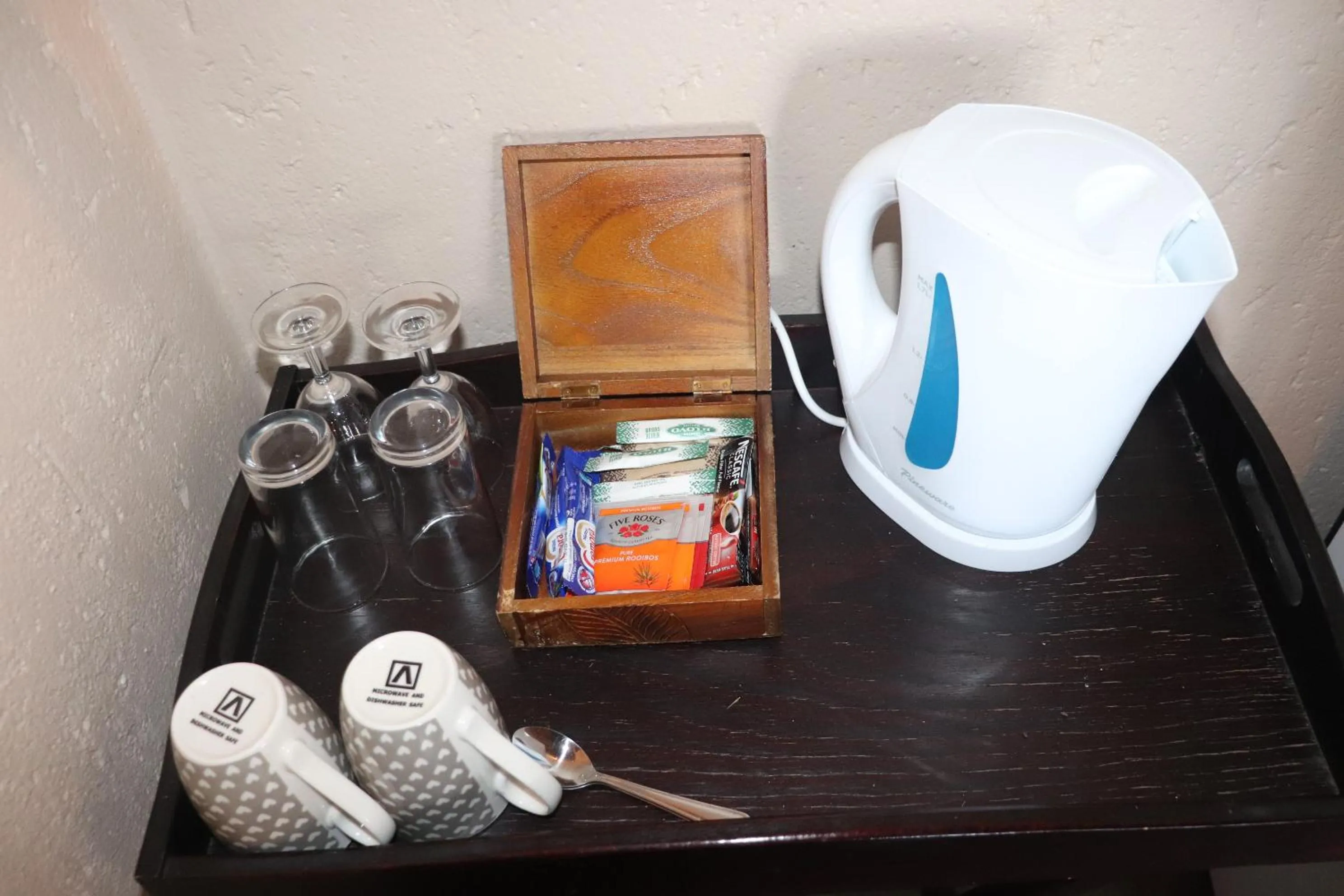 Coffee/tea facilities in Khaya Africa Guesthouse