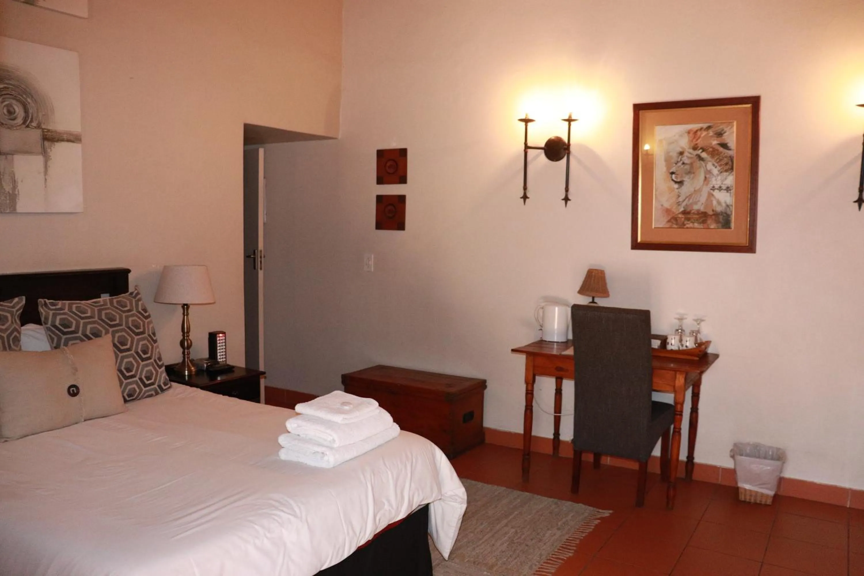 Bed in Khaya Africa Guesthouse