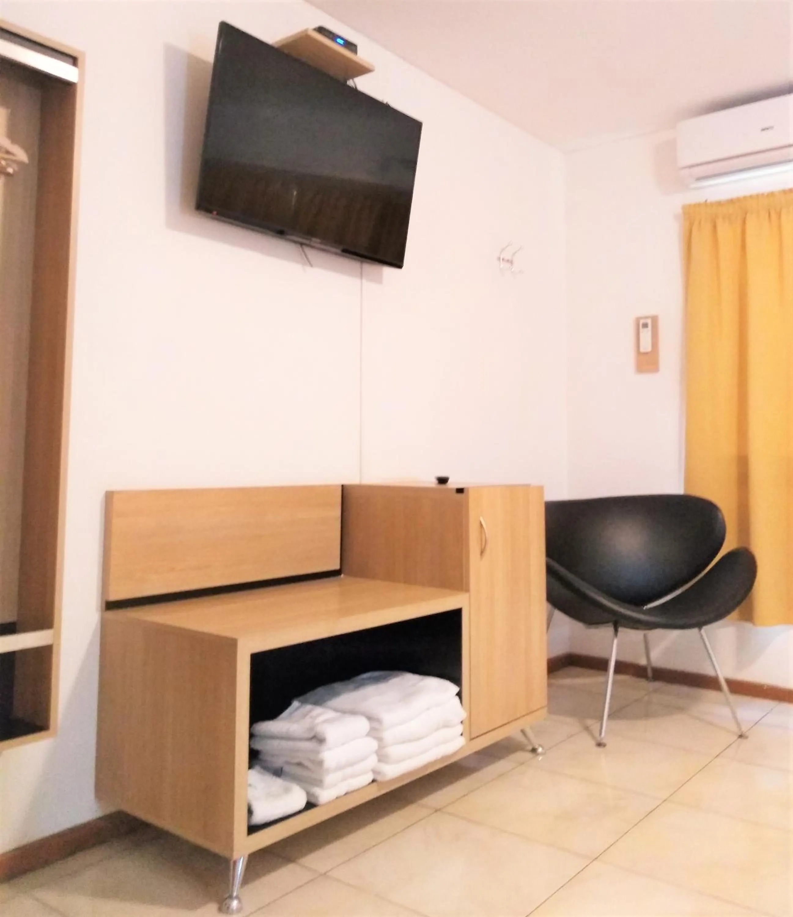 TV and multimedia in Apartamentos Mendoza Premium